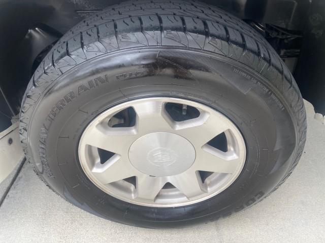 2003 White Diamond /Pewter Cadillac Escalade ESV 4WD/AWD (3GYFK66N23G) with an 6.0L Vortec 6000 High-Output V8 SFI Engine engine, Automatic transmission, located at 4701 North Dixie Hwy, Pompano Beach, FL, 33064, (954) 422-2889, 26.240938, -80.123474 - OUR WEBPAGE FLORIDACARS1.COM HAS OVER 100 PHOTOS AND FREE CARFAX LINK 2003 CADILLAC ESCALADE ESV VIN: 3GYFK66N23G235178 3 G Y F K 6 6 N 2 3 G 2 3 5 1 7 8 4 DOOR WAGON/SPORT UTILITY 6.0L V8 F GASOLINE 17 MPG ALL WHEEL DRIVE Features 4WD/AWD ABS Brakes Air Conditioning Alloy Wheels AM/FM Stereo Automa - Photo#86