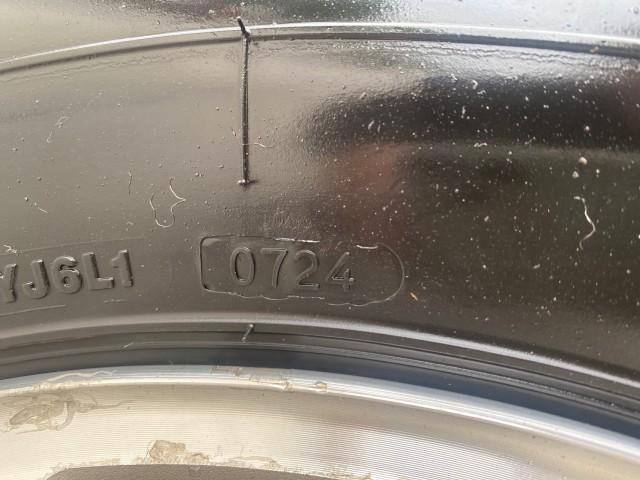 2003 White Diamond /Pewter Cadillac Escalade ESV 4WD/AWD (3GYFK66N23G) with an 6.0L Vortec 6000 High-Output V8 SFI Engine engine, Automatic transmission, located at 4701 North Dixie Hwy, Pompano Beach, FL, 33064, (954) 422-2889, 26.240938, -80.123474 - OUR WEBPAGE FLORIDACARS1.COM HAS OVER 100 PHOTOS AND FREE CARFAX LINK 2003 CADILLAC ESCALADE ESV VIN: 3GYFK66N23G235178 3 G Y F K 6 6 N 2 3 G 2 3 5 1 7 8 4 DOOR WAGON/SPORT UTILITY 6.0L V8 F GASOLINE 17 MPG ALL WHEEL DRIVE Features 4WD/AWD ABS Brakes Air Conditioning Alloy Wheels AM/FM Stereo Automa - Photo#88