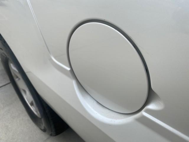 2003 White Diamond /Pewter Cadillac Escalade ESV 4WD/AWD (3GYFK66N23G) with an 6.0L Vortec 6000 High-Output V8 SFI Engine engine, Automatic transmission, located at 4701 North Dixie Hwy, Pompano Beach, FL, 33064, (954) 422-2889, 26.240938, -80.123474 - OUR WEBPAGE FLORIDACARS1.COM HAS OVER 100 PHOTOS AND FREE CARFAX LINK 2003 CADILLAC ESCALADE ESV VIN: 3GYFK66N23G235178 3 G Y F K 6 6 N 2 3 G 2 3 5 1 7 8 4 DOOR WAGON/SPORT UTILITY 6.0L V8 F GASOLINE 17 MPG ALL WHEEL DRIVE Features 4WD/AWD ABS Brakes Air Conditioning Alloy Wheels AM/FM Stereo Automa - Photo#89