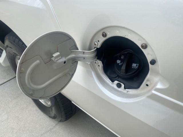 2003 White Diamond /Pewter Cadillac Escalade ESV 4WD/AWD (3GYFK66N23G) with an 6.0L Vortec 6000 High-Output V8 SFI Engine engine, Automatic transmission, located at 4701 North Dixie Hwy, Pompano Beach, FL, 33064, (954) 422-2889, 26.240938, -80.123474 - OUR WEBPAGE FLORIDACARS1.COM HAS OVER 100 PHOTOS AND FREE CARFAX LINK 2003 CADILLAC ESCALADE ESV VIN: 3GYFK66N23G235178 3 G Y F K 6 6 N 2 3 G 2 3 5 1 7 8 4 DOOR WAGON/SPORT UTILITY 6.0L V8 F GASOLINE 17 MPG ALL WHEEL DRIVE Features 4WD/AWD ABS Brakes Air Conditioning Alloy Wheels AM/FM Stereo Automa - Photo#90