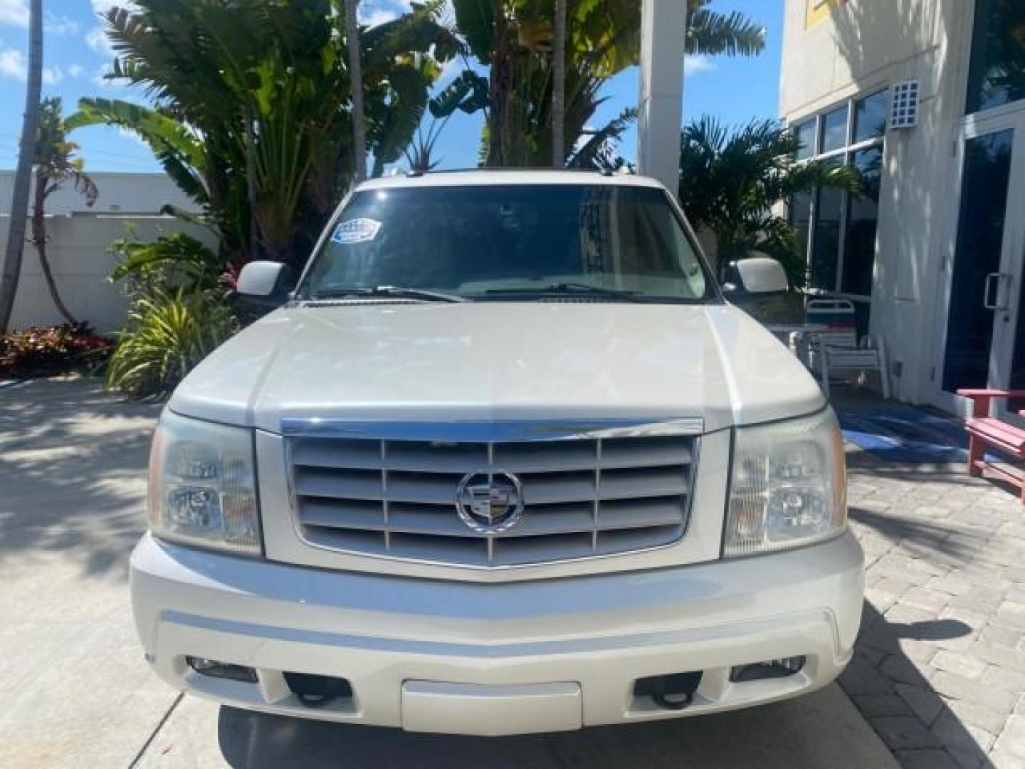 2003 White Diamond /Pewter Cadillac Escalade ESV SUV PEARL WHITE 4WD/AWD (3GYFK66N23G) with an 6.0L Vortec 6000 High-Output V8 SFI Engine engine, Automatic transmission, located at 4701 North Dixie Hwy, Pompano Beach, FL, 33064, (954) 422-2889, 26.240938, -80.123474 - OUR WEBPAGE FLORIDACARS1.COM HAS OVER 100 PHOTOS AND FREE CARFAX LINK 2003 CADILLAC ESCALADE ESV VIN: 3GYFK66N23G235178 3 G Y F K 6 6 N 2 3 G 2 3 5 1 7 8 4 DOOR WAGON/SPORT UTILITY 6.0L V8 F GASOLINE 17 MPG ALL WHEEL DRIVE Features 4WD/AWD ABS Brakes Air Conditioning Alloy Wheels AM/FM Stereo Automa - Photo#2