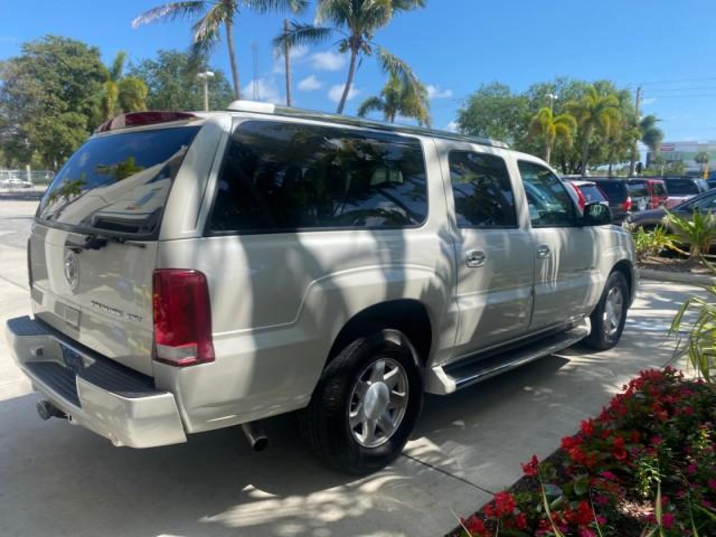 2003 White Diamond /Pewter Cadillac Escalade ESV SUV PEARL WHITE 4WD/AWD (3GYFK66N23G) with an 6.0L Vortec 6000 High-Output V8 SFI Engine engine, Automatic transmission, located at 4701 North Dixie Hwy, Pompano Beach, FL, 33064, (954) 422-2889, 26.240938, -80.123474 - OUR WEBPAGE FLORIDACARS1.COM HAS OVER 100 PHOTOS AND FREE CARFAX LINK 2003 CADILLAC ESCALADE ESV VIN: 3GYFK66N23G235178 3 G Y F K 6 6 N 2 3 G 2 3 5 1 7 8 4 DOOR WAGON/SPORT UTILITY 6.0L V8 F GASOLINE 17 MPG ALL WHEEL DRIVE Features 4WD/AWD ABS Brakes Air Conditioning Alloy Wheels AM/FM Stereo Automa - Photo#7