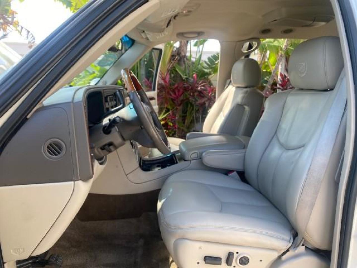 2003 White Diamond /Pewter Cadillac Escalade ESV SUV PEARL WHITE 4WD/AWD (3GYFK66N23G) with an 6.0L Vortec 6000 High-Output V8 SFI Engine engine, Automatic transmission, located at 4701 North Dixie Hwy, Pompano Beach, FL, 33064, (954) 422-2889, 26.240938, -80.123474 - OUR WEBPAGE FLORIDACARS1.COM HAS OVER 100 PHOTOS AND FREE CARFAX LINK 2003 CADILLAC ESCALADE ESV VIN: 3GYFK66N23G235178 3 G Y F K 6 6 N 2 3 G 2 3 5 1 7 8 4 DOOR WAGON/SPORT UTILITY 6.0L V8 F GASOLINE 17 MPG ALL WHEEL DRIVE Features 4WD/AWD ABS Brakes Air Conditioning Alloy Wheels AM/FM Stereo Automa - Photo#9