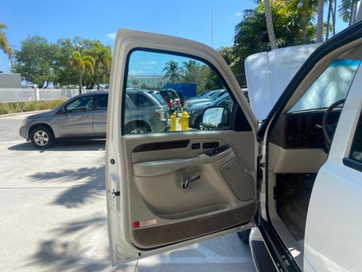 2003 White Diamond /Pewter Cadillac Escalade ESV SUV PEARL WHITE 4WD/AWD (3GYFK66N23G) with an 6.0L Vortec 6000 High-Output V8 SFI Engine engine, Automatic transmission, located at 4701 North Dixie Hwy, Pompano Beach, FL, 33064, (954) 422-2889, 26.240938, -80.123474 - OUR WEBPAGE FLORIDACARS1.COM HAS OVER 100 PHOTOS AND FREE CARFAX LINK 2003 CADILLAC ESCALADE ESV VIN: 3GYFK66N23G235178 3 G Y F K 6 6 N 2 3 G 2 3 5 1 7 8 4 DOOR WAGON/SPORT UTILITY 6.0L V8 F GASOLINE 17 MPG ALL WHEEL DRIVE Features 4WD/AWD ABS Brakes Air Conditioning Alloy Wheels AM/FM Stereo Automa - Photo#12