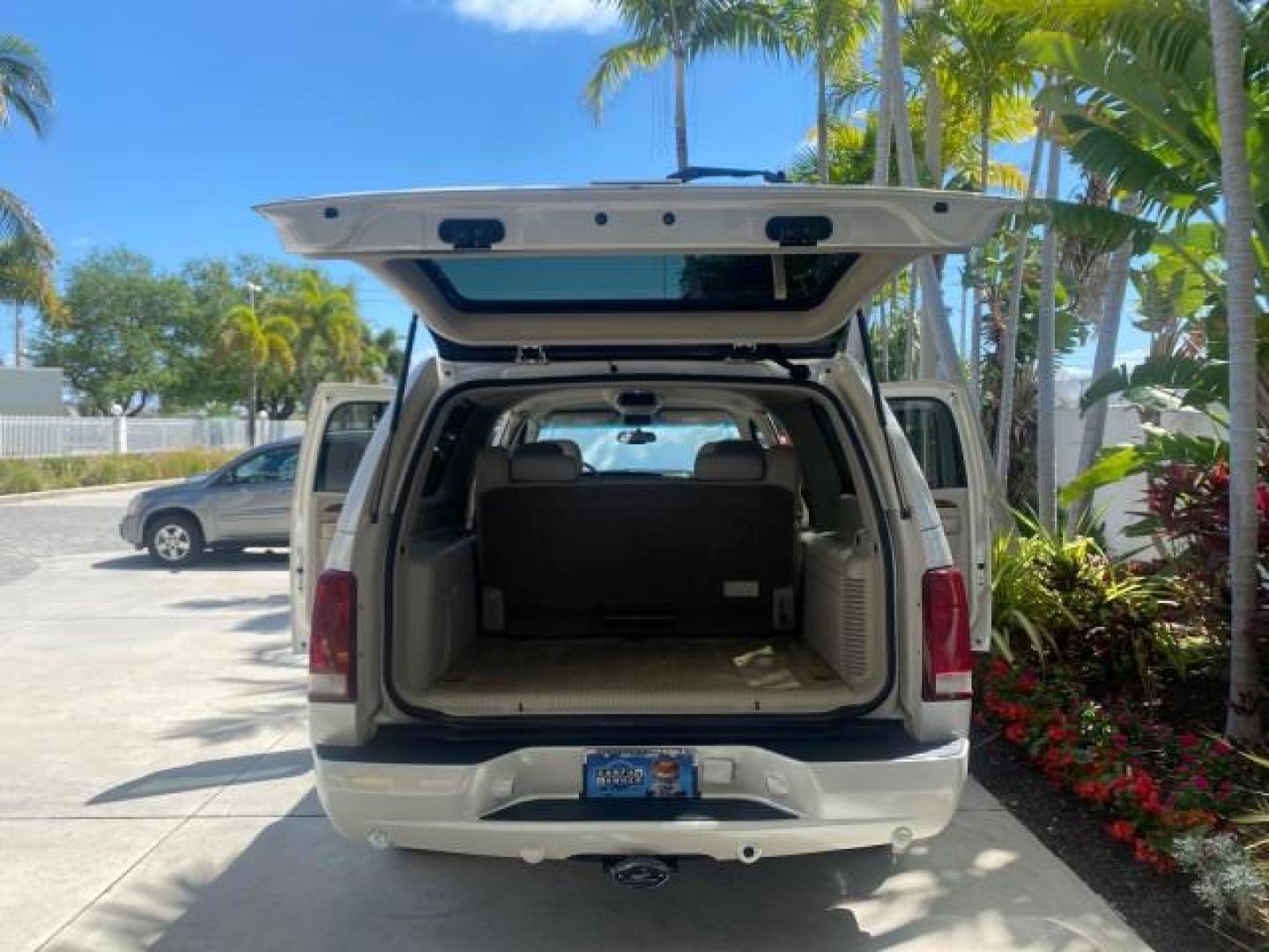 2003 White Diamond /Pewter Cadillac Escalade ESV SUV PEARL WHITE 4WD/AWD (3GYFK66N23G) with an 6.0L Vortec 6000 High-Output V8 SFI Engine engine, Automatic transmission, located at 4701 North Dixie Hwy, Pompano Beach, FL, 33064, (954) 422-2889, 26.240938, -80.123474 - OUR WEBPAGE FLORIDACARS1.COM HAS OVER 100 PHOTOS AND FREE CARFAX LINK 2003 CADILLAC ESCALADE ESV VIN: 3GYFK66N23G235178 3 G Y F K 6 6 N 2 3 G 2 3 5 1 7 8 4 DOOR WAGON/SPORT UTILITY 6.0L V8 F GASOLINE 17 MPG ALL WHEEL DRIVE Features 4WD/AWD ABS Brakes Air Conditioning Alloy Wheels AM/FM Stereo Automa - Photo#15