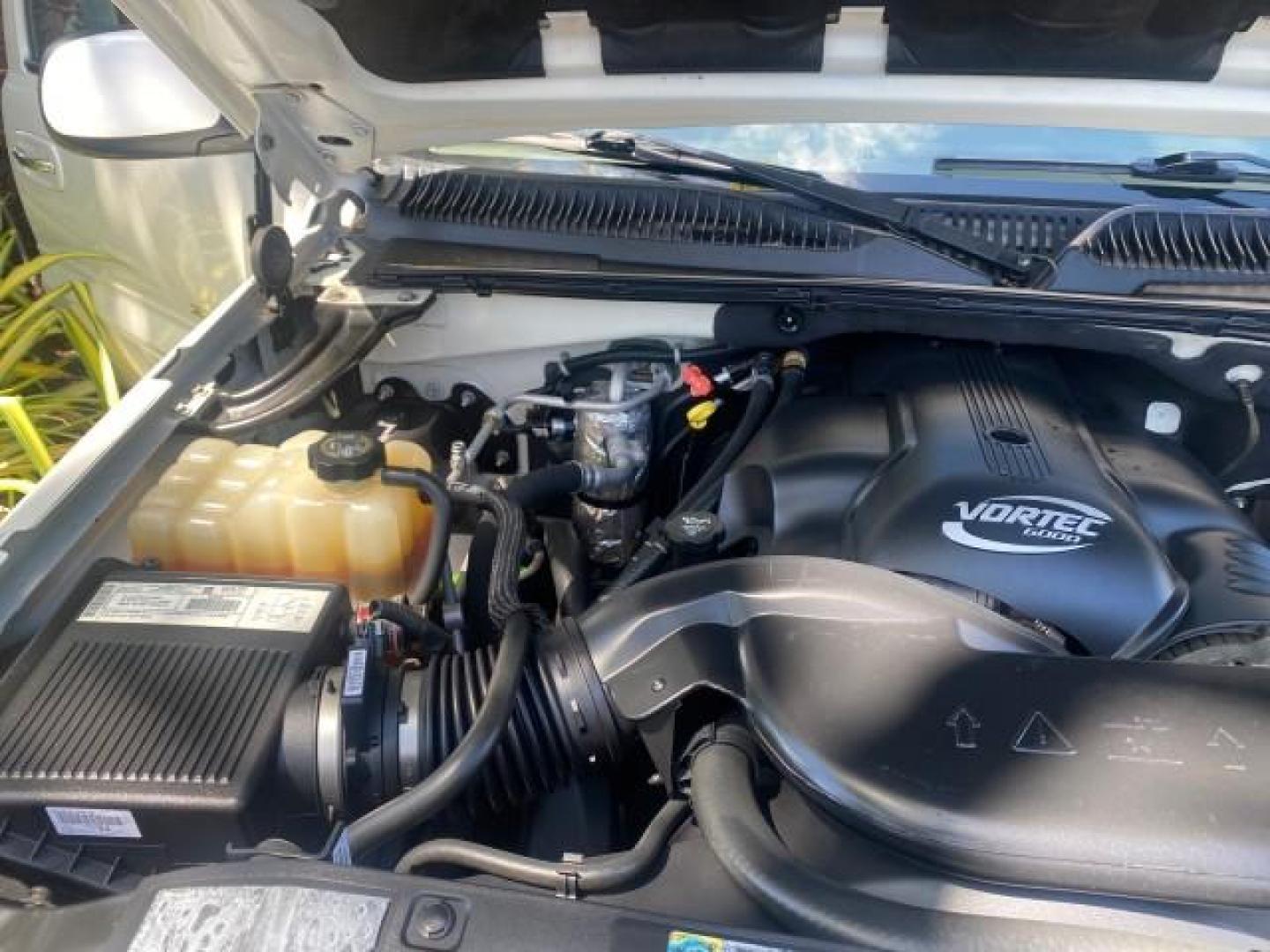 2003 White Diamond /Pewter Cadillac Escalade ESV SUV PEARL WHITE 4WD/AWD (3GYFK66N23G) with an 6.0L Vortec 6000 High-Output V8 SFI Engine engine, Automatic transmission, located at 4701 North Dixie Hwy, Pompano Beach, FL, 33064, (954) 422-2889, 26.240938, -80.123474 - OUR WEBPAGE FLORIDACARS1.COM HAS OVER 100 PHOTOS AND FREE CARFAX LINK 2003 CADILLAC ESCALADE ESV VIN: 3GYFK66N23G235178 3 G Y F K 6 6 N 2 3 G 2 3 5 1 7 8 4 DOOR WAGON/SPORT UTILITY 6.0L V8 F GASOLINE 17 MPG ALL WHEEL DRIVE Features 4WD/AWD ABS Brakes Air Conditioning Alloy Wheels AM/FM Stereo Automa - Photo#24