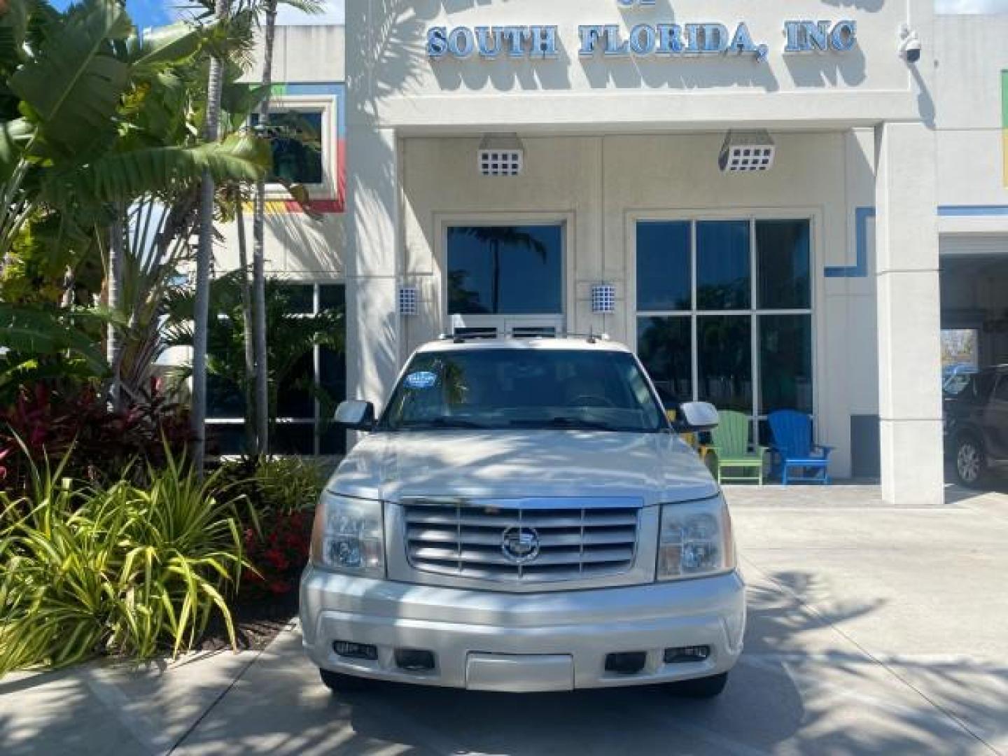 2003 White Diamond /Pewter Cadillac Escalade ESV SUV PEARL WHITE 4WD/AWD (3GYFK66N23G) with an 6.0L Vortec 6000 High-Output V8 SFI Engine engine, Automatic transmission, located at 4701 North Dixie Hwy, Pompano Beach, FL, 33064, (954) 422-2889, 26.240938, -80.123474 - OUR WEBPAGE FLORIDACARS1.COM HAS OVER 100 PHOTOS AND FREE CARFAX LINK 2003 CADILLAC ESCALADE ESV VIN: 3GYFK66N23G235178 3 G Y F K 6 6 N 2 3 G 2 3 5 1 7 8 4 DOOR WAGON/SPORT UTILITY 6.0L V8 F GASOLINE 17 MPG ALL WHEEL DRIVE Features 4WD/AWD ABS Brakes Air Conditioning Alloy Wheels AM/FM Stereo Automa - Photo#26