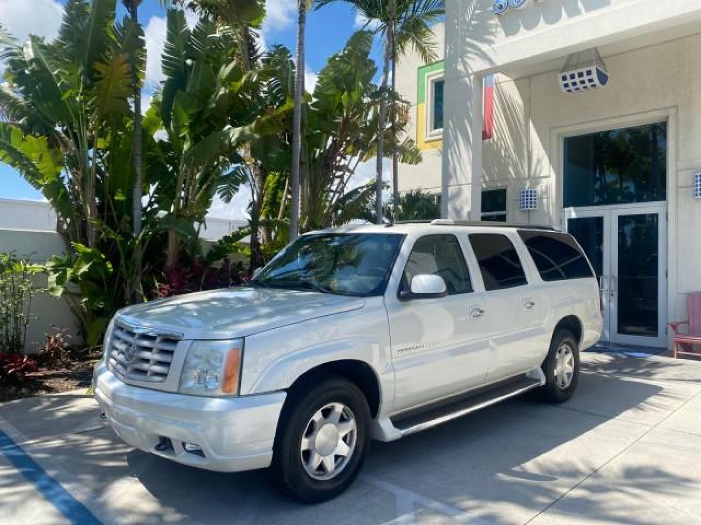 2003 White Diamond /Pewter Cadillac Escalade ESV SUV PEARL WHITE 4WD/AWD (3GYFK66N23G) with an 6.0L Vortec 6000 High-Output V8 SFI Engine engine, Automatic transmission, located at 4701 North Dixie Hwy, Pompano Beach, FL, 33064, (954) 422-2889, 26.240938, -80.123474 - OUR WEBPAGE FLORIDACARS1.COM HAS OVER 100 PHOTOS AND FREE CARFAX LINK 2003 CADILLAC ESCALADE ESV VIN: 3GYFK66N23G235178 3 G Y F K 6 6 N 2 3 G 2 3 5 1 7 8 4 DOOR WAGON/SPORT UTILITY 6.0L V8 F GASOLINE 17 MPG ALL WHEEL DRIVE Features 4WD/AWD ABS Brakes Air Conditioning Alloy Wheels AM/FM Stereo Automa - Photo#28