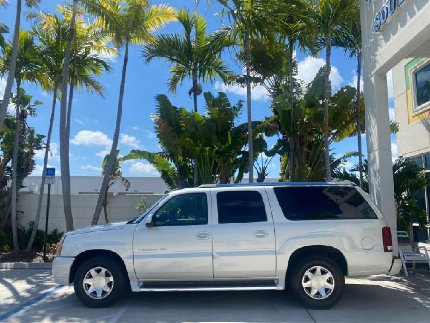 2003 White Diamond /Pewter Cadillac Escalade ESV SUV PEARL WHITE 4WD/AWD (3GYFK66N23G) with an 6.0L Vortec 6000 High-Output V8 SFI Engine engine, Automatic transmission, located at 4701 North Dixie Hwy, Pompano Beach, FL, 33064, (954) 422-2889, 26.240938, -80.123474 - OUR WEBPAGE FLORIDACARS1.COM HAS OVER 100 PHOTOS AND FREE CARFAX LINK 2003 CADILLAC ESCALADE ESV VIN: 3GYFK66N23G235178 3 G Y F K 6 6 N 2 3 G 2 3 5 1 7 8 4 DOOR WAGON/SPORT UTILITY 6.0L V8 F GASOLINE 17 MPG ALL WHEEL DRIVE Features 4WD/AWD ABS Brakes Air Conditioning Alloy Wheels AM/FM Stereo Automa - Photo#30
