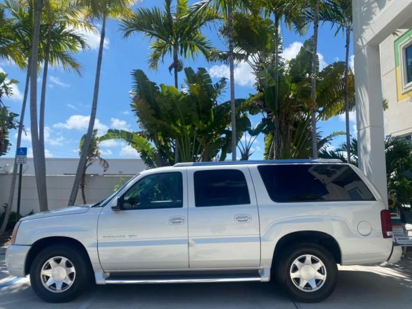 2003 White Diamond /Pewter Cadillac Escalade ESV SUV PEARL WHITE 4WD/AWD (3GYFK66N23G) with an 6.0L Vortec 6000 High-Output V8 SFI Engine engine, Automatic transmission, located at 4701 North Dixie Hwy, Pompano Beach, FL, 33064, (954) 422-2889, 26.240938, -80.123474 - OUR WEBPAGE FLORIDACARS1.COM HAS OVER 100 PHOTOS AND FREE CARFAX LINK 2003 CADILLAC ESCALADE ESV VIN: 3GYFK66N23G235178 3 G Y F K 6 6 N 2 3 G 2 3 5 1 7 8 4 DOOR WAGON/SPORT UTILITY 6.0L V8 F GASOLINE 17 MPG ALL WHEEL DRIVE Features 4WD/AWD ABS Brakes Air Conditioning Alloy Wheels AM/FM Stereo Automa - Photo#31