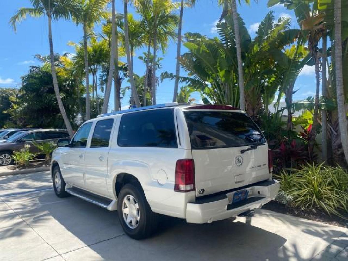 2003 White Diamond /Pewter Cadillac Escalade ESV SUV PEARL WHITE 4WD/AWD (3GYFK66N23G) with an 6.0L Vortec 6000 High-Output V8 SFI Engine engine, Automatic transmission, located at 4701 North Dixie Hwy, Pompano Beach, FL, 33064, (954) 422-2889, 26.240938, -80.123474 - OUR WEBPAGE FLORIDACARS1.COM HAS OVER 100 PHOTOS AND FREE CARFAX LINK 2003 CADILLAC ESCALADE ESV VIN: 3GYFK66N23G235178 3 G Y F K 6 6 N 2 3 G 2 3 5 1 7 8 4 DOOR WAGON/SPORT UTILITY 6.0L V8 F GASOLINE 17 MPG ALL WHEEL DRIVE Features 4WD/AWD ABS Brakes Air Conditioning Alloy Wheels AM/FM Stereo Automa - Photo#32