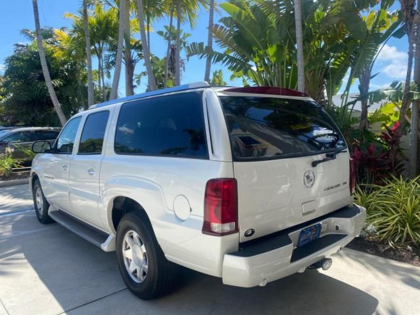 2003 White Diamond /Pewter Cadillac Escalade ESV SUV PEARL WHITE 4WD/AWD (3GYFK66N23G) with an 6.0L Vortec 6000 High-Output V8 SFI Engine engine, Automatic transmission, located at 4701 North Dixie Hwy, Pompano Beach, FL, 33064, (954) 422-2889, 26.240938, -80.123474 - OUR WEBPAGE FLORIDACARS1.COM HAS OVER 100 PHOTOS AND FREE CARFAX LINK 2003 CADILLAC ESCALADE ESV VIN: 3GYFK66N23G235178 3 G Y F K 6 6 N 2 3 G 2 3 5 1 7 8 4 DOOR WAGON/SPORT UTILITY 6.0L V8 F GASOLINE 17 MPG ALL WHEEL DRIVE Features 4WD/AWD ABS Brakes Air Conditioning Alloy Wheels AM/FM Stereo Automa - Photo#33