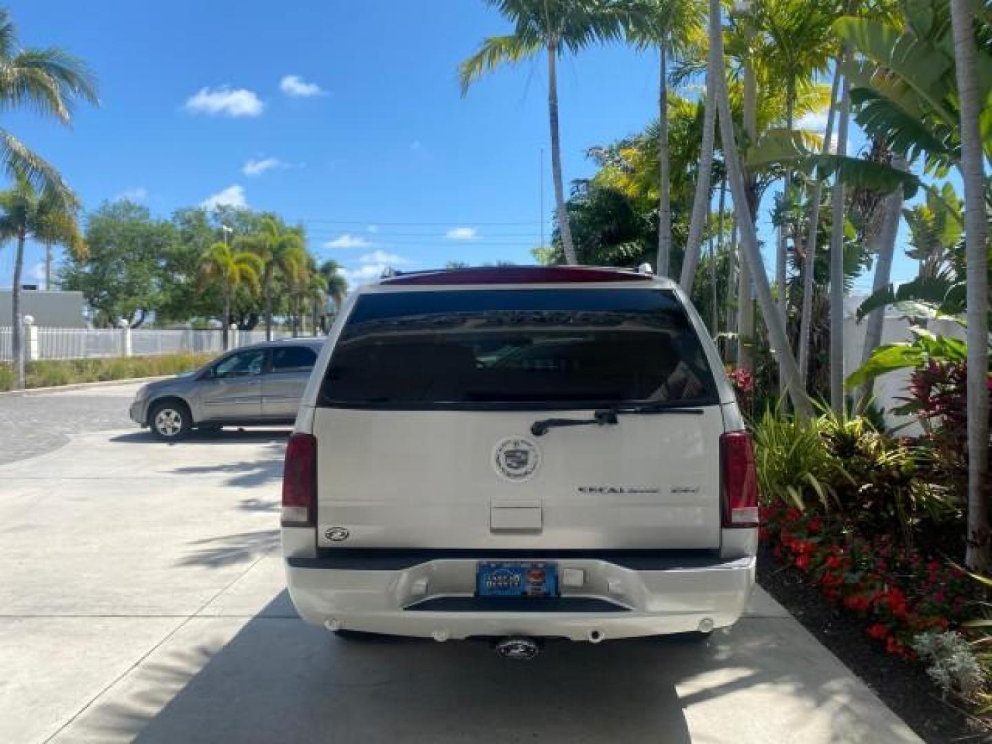 2003 White Diamond /Pewter Cadillac Escalade ESV SUV PEARL WHITE 4WD/AWD (3GYFK66N23G) with an 6.0L Vortec 6000 High-Output V8 SFI Engine engine, Automatic transmission, located at 4701 North Dixie Hwy, Pompano Beach, FL, 33064, (954) 422-2889, 26.240938, -80.123474 - OUR WEBPAGE FLORIDACARS1.COM HAS OVER 100 PHOTOS AND FREE CARFAX LINK 2003 CADILLAC ESCALADE ESV VIN: 3GYFK66N23G235178 3 G Y F K 6 6 N 2 3 G 2 3 5 1 7 8 4 DOOR WAGON/SPORT UTILITY 6.0L V8 F GASOLINE 17 MPG ALL WHEEL DRIVE Features 4WD/AWD ABS Brakes Air Conditioning Alloy Wheels AM/FM Stereo Automa - Photo#34