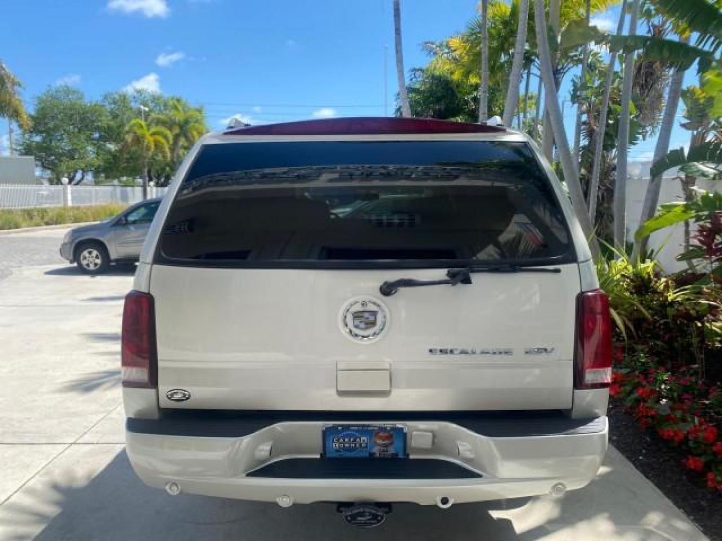 2003 White Diamond /Pewter Cadillac Escalade ESV SUV PEARL WHITE 4WD/AWD (3GYFK66N23G) with an 6.0L Vortec 6000 High-Output V8 SFI Engine engine, Automatic transmission, located at 4701 North Dixie Hwy, Pompano Beach, FL, 33064, (954) 422-2889, 26.240938, -80.123474 - OUR WEBPAGE FLORIDACARS1.COM HAS OVER 100 PHOTOS AND FREE CARFAX LINK 2003 CADILLAC ESCALADE ESV VIN: 3GYFK66N23G235178 3 G Y F K 6 6 N 2 3 G 2 3 5 1 7 8 4 DOOR WAGON/SPORT UTILITY 6.0L V8 F GASOLINE 17 MPG ALL WHEEL DRIVE Features 4WD/AWD ABS Brakes Air Conditioning Alloy Wheels AM/FM Stereo Automa - Photo#35