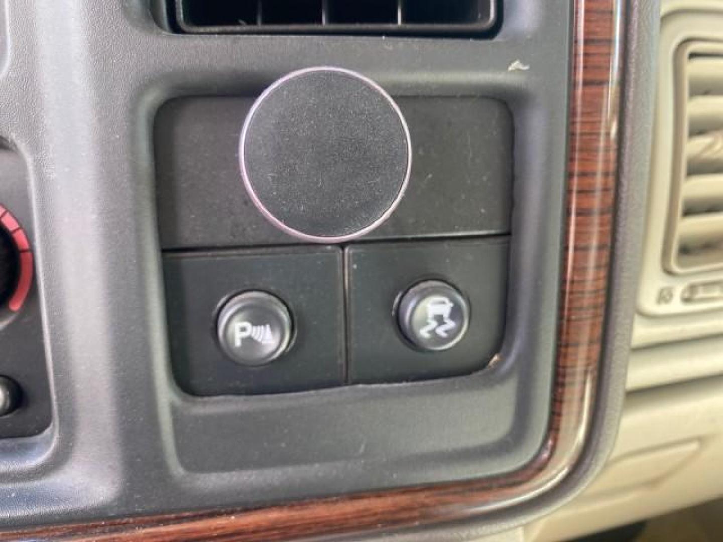 2003 White Diamond /Pewter Cadillac Escalade ESV SUV PEARL WHITE 4WD/AWD (3GYFK66N23G) with an 6.0L Vortec 6000 High-Output V8 SFI Engine engine, Automatic transmission, located at 4701 North Dixie Hwy, Pompano Beach, FL, 33064, (954) 422-2889, 26.240938, -80.123474 - OUR WEBPAGE FLORIDACARS1.COM HAS OVER 100 PHOTOS AND FREE CARFAX LINK 2003 CADILLAC ESCALADE ESV VIN: 3GYFK66N23G235178 3 G Y F K 6 6 N 2 3 G 2 3 5 1 7 8 4 DOOR WAGON/SPORT UTILITY 6.0L V8 F GASOLINE 17 MPG ALL WHEEL DRIVE Features 4WD/AWD ABS Brakes Air Conditioning Alloy Wheels AM/FM Stereo Automa - Photo#61