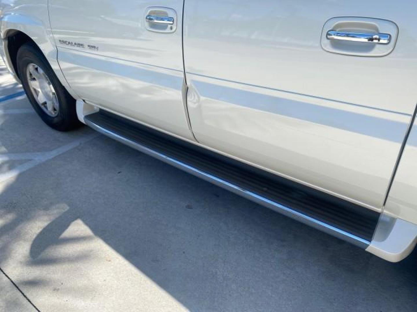 2003 White Diamond /Pewter Cadillac Escalade ESV SUV PEARL WHITE 4WD/AWD (3GYFK66N23G) with an 6.0L Vortec 6000 High-Output V8 SFI Engine engine, Automatic transmission, located at 4701 North Dixie Hwy, Pompano Beach, FL, 33064, (954) 422-2889, 26.240938, -80.123474 - OUR WEBPAGE FLORIDACARS1.COM HAS OVER 100 PHOTOS AND FREE CARFAX LINK 2003 CADILLAC ESCALADE ESV VIN: 3GYFK66N23G235178 3 G Y F K 6 6 N 2 3 G 2 3 5 1 7 8 4 DOOR WAGON/SPORT UTILITY 6.0L V8 F GASOLINE 17 MPG ALL WHEEL DRIVE Features 4WD/AWD ABS Brakes Air Conditioning Alloy Wheels AM/FM Stereo Automa - Photo#74