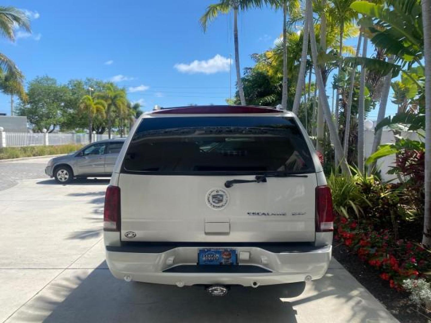 2003 White Diamond /Pewter Cadillac Escalade ESV SUV PEARL WHITE 4WD/AWD (3GYFK66N23G) with an 6.0L Vortec 6000 High-Output V8 SFI Engine engine, Automatic transmission, located at 4701 North Dixie Hwy, Pompano Beach, FL, 33064, (954) 422-2889, 26.240938, -80.123474 - OUR WEBPAGE FLORIDACARS1.COM HAS OVER 100 PHOTOS AND FREE CARFAX LINK 2003 CADILLAC ESCALADE ESV VIN: 3GYFK66N23G235178 3 G Y F K 6 6 N 2 3 G 2 3 5 1 7 8 4 DOOR WAGON/SPORT UTILITY 6.0L V8 F GASOLINE 17 MPG ALL WHEEL DRIVE Features 4WD/AWD ABS Brakes Air Conditioning Alloy Wheels AM/FM Stereo Automa - Photo#99