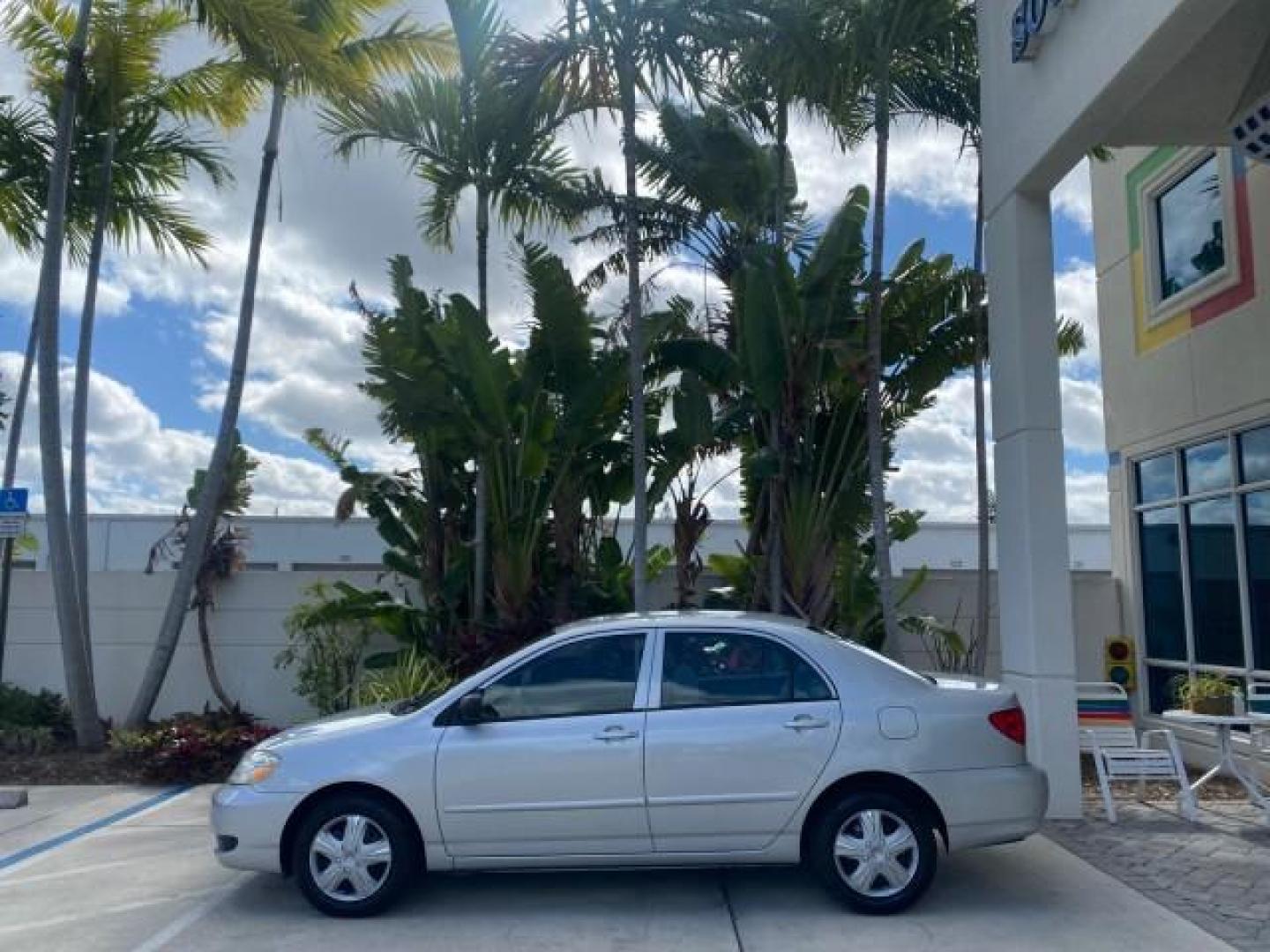 2007 Silver Streak Mica /Stone Toyota Corolla LOADED LOW MILES 11,867 1 OWNER (1NXBR32E07Z) with an 1.8L DOHC SFI 16-Valve VVT-i 4-Cyl Engine engine, Automatic transmission, located at 4701 North Dixie Hwy, Pompano Beach, FL, 33064, (954) 422-2889, 26.240938, -80.123474 - OUR WEBPAGE FLORIDACARS1.COM HAS OVER 100 PHOTOS AND FREE CARFAX LINK 2007 TOYOTA COROLLA CE HAS EVERY OPTION AS A LE - FULLY LOADED VIN: 1NXBR32E07Z816925 1 N X B R 3 2 E 0 7 Z 8 1 6 9 2 5 SEDAN 4 DR 1.8L I4 F DOHC 16V GASOLINE 41 MPG FRONT WHEEL DRIVE Features Air Conditioning AM/FM Stereo Automat - Photo#4