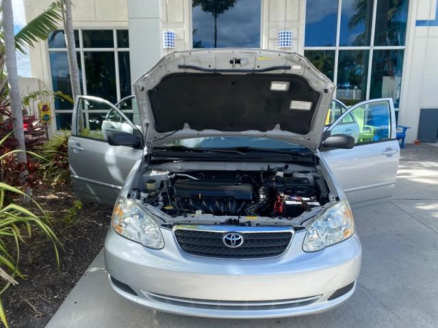 2007 Silver Streak Mica /Stone Toyota Corolla CE LOW MILES 11,867 1 OWNER (1NXBR32E07Z) with an 1.8L DOHC SFI 16-Valve VVT-i 4-Cyl Engine engine, Automatic transmission, located at 4701 North Dixie Hwy, Pompano Beach, FL, 33064, (954) 422-2889, 26.240938, -80.123474 - OUR WEBPAGE FLORIDACARS1.COM HAS OVER 100 PHOTOS AND FREE CARFAX LINK 2007 TOYOTA COROLLA CE HAS EVERY OPTION AS A LE - FULLY LOADED VIN: 1NXBR32E07Z816925 1 N X B R 3 2 E 0 7 Z 8 1 6 9 2 5 SEDAN 4 DR 1.8L I4 F DOHC 16V GASOLINE 41 MPG FRONT WHEEL DRIVE Features Air Conditioning AM/FM Stereo Automat - Photo#17