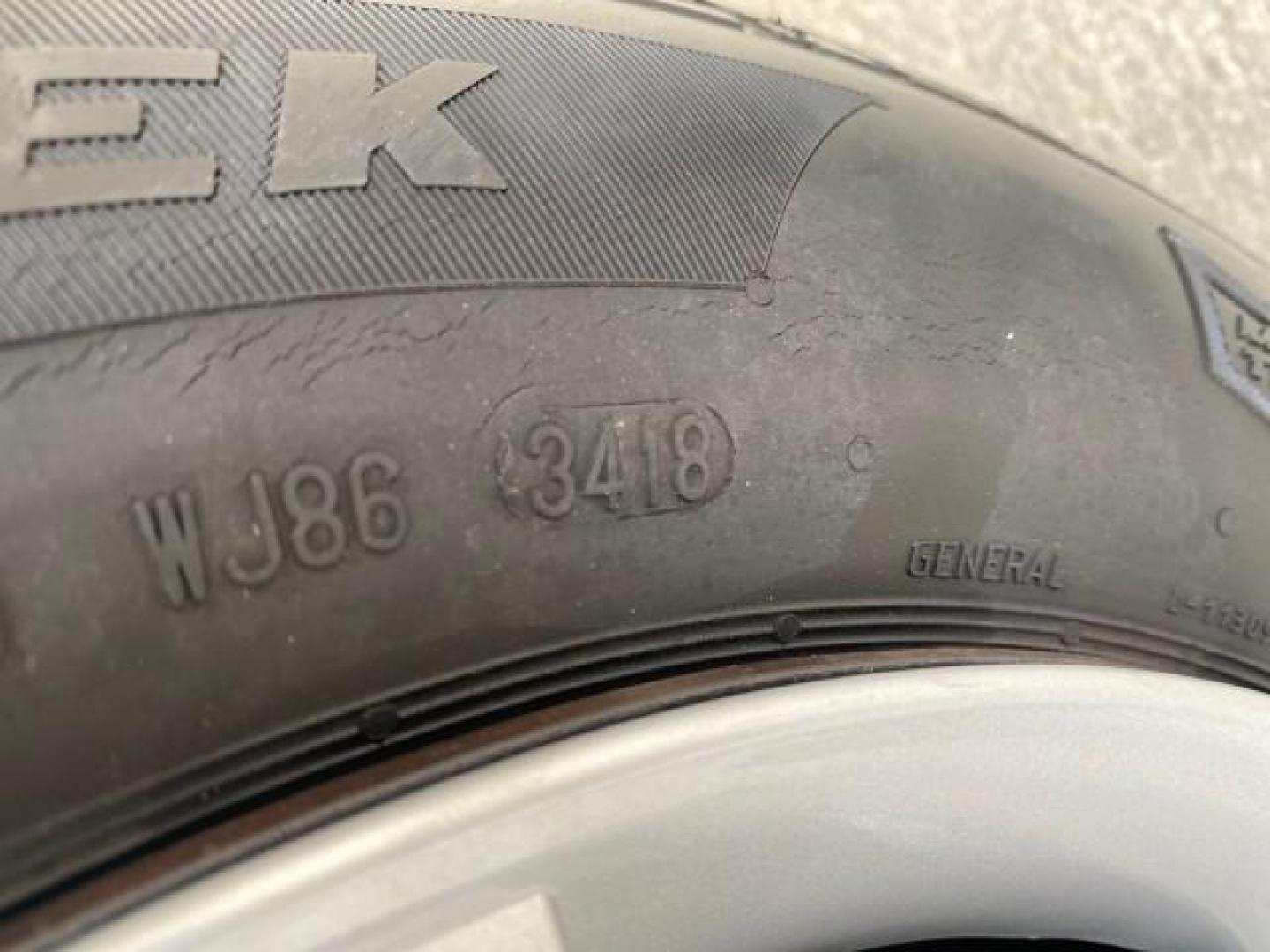 2007 Silver Streak Mica /Stone Toyota Corolla LOADED LOW MILES 11,867 1 OWNER (1NXBR32E07Z) with an 1.8L DOHC SFI 16-Valve VVT-i 4-Cyl Engine engine, Automatic transmission, located at 4701 North Dixie Hwy, Pompano Beach, FL, 33064, (954) 422-2889, 26.240938, -80.123474 - OUR WEBPAGE FLORIDACARS1.COM HAS OVER 100 PHOTOS AND FREE CARFAX LINK 2007 TOYOTA COROLLA CE HAS EVERY OPTION AS A LE - FULLY LOADED VIN: 1NXBR32E07Z816925 1 N X B R 3 2 E 0 7 Z 8 1 6 9 2 5 SEDAN 4 DR 1.8L I4 F DOHC 16V GASOLINE 41 MPG FRONT WHEEL DRIVE Features Air Conditioning AM/FM Stereo Automat - Photo#36