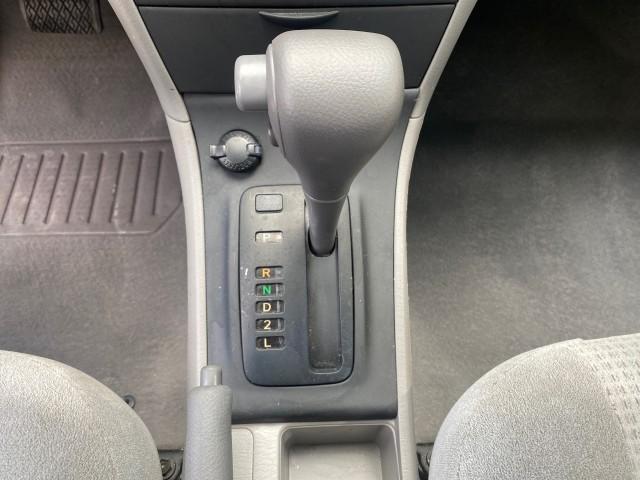 2007 Silver Streak Mica /Stone Toyota Corolla CE LOW MILES 11,867 1 OWNER (1NXBR32E07Z) with an 1.8L DOHC SFI 16-Valve VVT-i 4-Cyl Engine engine, Automatic transmission, located at 4701 North Dixie Hwy, Pompano Beach, FL, 33064, (954) 422-2889, 26.240938, -80.123474 - OUR WEBPAGE FLORIDACARS1.COM HAS OVER 100 PHOTOS AND FREE CARFAX LINK 2007 TOYOTA COROLLA CE HAS EVERY OPTION AS A LE - FULLY LOADED VIN: 1NXBR32E07Z816925 1 N X B R 3 2 E 0 7 Z 8 1 6 9 2 5 SEDAN 4 DR 1.8L I4 F DOHC 16V GASOLINE 41 MPG FRONT WHEEL DRIVE Features Air Conditioning AM/FM Stereo Automat - Photo#58