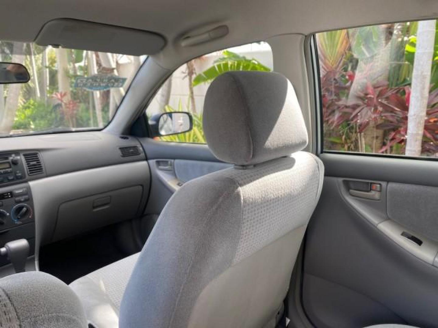 2007 Silver Streak Mica /Stone Toyota Corolla LOADED LOW MILES 11,867 1 OWNER (1NXBR32E07Z) with an 1.8L DOHC SFI 16-Valve VVT-i 4-Cyl Engine engine, Automatic transmission, located at 4701 North Dixie Hwy, Pompano Beach, FL, 33064, (954) 422-2889, 26.240938, -80.123474 - OUR WEBPAGE FLORIDACARS1.COM HAS OVER 100 PHOTOS AND FREE CARFAX LINK 2007 TOYOTA COROLLA CE HAS EVERY OPTION AS A LE - FULLY LOADED VIN: 1NXBR32E07Z816925 1 N X B R 3 2 E 0 7 Z 8 1 6 9 2 5 SEDAN 4 DR 1.8L I4 F DOHC 16V GASOLINE 41 MPG FRONT WHEEL DRIVE Features Air Conditioning AM/FM Stereo Automat - Photo#77