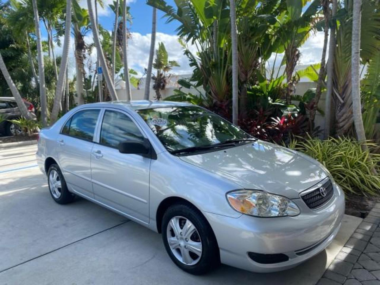 2007 Silver Streak Mica /Stone Toyota Corolla LOADED LOW MILES 11,867 1 OWNER (1NXBR32E07Z) with an 1.8L DOHC SFI 16-Valve VVT-i 4-Cyl Engine engine, Automatic transmission, located at 4701 North Dixie Hwy, Pompano Beach, FL, 33064, (954) 422-2889, 26.240938, -80.123474 - OUR WEBPAGE FLORIDACARS1.COM HAS OVER 100 PHOTOS AND FREE CARFAX LINK 2007 TOYOTA COROLLA CE HAS EVERY OPTION AS A LE - FULLY LOADED VIN: 1NXBR32E07Z816925 1 N X B R 3 2 E 0 7 Z 8 1 6 9 2 5 SEDAN 4 DR 1.8L I4 F DOHC 16V GASOLINE 41 MPG FRONT WHEEL DRIVE Features Air Conditioning AM/FM Stereo Automat - Photo#98