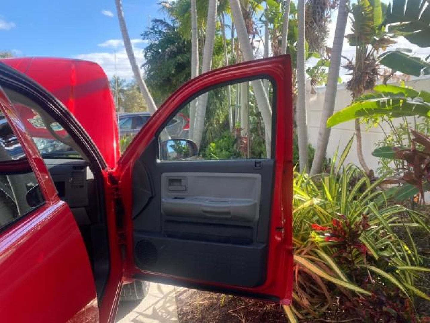2011 Flame Red /Dark Khaki/Medium Khaki Interior Ram Dakota Bighorn/Lonestar LOW MILES 65,882 1 OWNER (1D7RE3BK7BS) with an 3.7L V6 Engine engine, Automatic transmission, located at 4701 North Dixie Hwy, Pompano Beach, FL, 33064, (954) 422-2889, 26.240938, -80.123474 - OUR WEBPAGE FLORIDACARS1.COM HAS OVER 100 PHOTOS AND FREE CARFAX LINK 2011 RAM DAKOTA BIG HORN 1 OWNER VIN: 1D7RE3BK7BS708235 1 D 7 R E 3 B K 7 B S 7 0 8 2 3 5 4 DOOR EXTENDED CAB PICKUP 3.7L V6 F SOHC 12V GASOLINE 20 MPG REAR WHEEL DRIVE Features ABS Brakes Air Conditioning Alloy Wheels AM/FM Stere - Photo#11