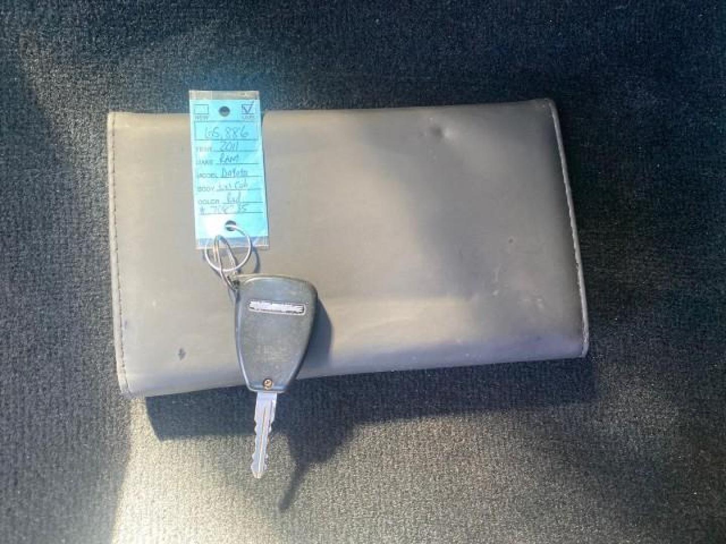 2011 Flame Red /Dark Khaki/Medium Khaki Interior Ram Dakota Bighorn/Lonestar LOW MILES 65,882 1 OWNER (1D7RE3BK7BS) with an 3.7L V6 Engine engine, Automatic transmission, located at 4701 North Dixie Hwy, Pompano Beach, FL, 33064, (954) 422-2889, 26.240938, -80.123474 - OUR WEBPAGE FLORIDACARS1.COM HAS OVER 100 PHOTOS AND FREE CARFAX LINK 2011 RAM DAKOTA BIG HORN 1 OWNER VIN: 1D7RE3BK7BS708235 1 D 7 R E 3 B K 7 B S 7 0 8 2 3 5 4 DOOR EXTENDED CAB PICKUP 3.7L V6 F SOHC 12V GASOLINE 20 MPG REAR WHEEL DRIVE Features ABS Brakes Air Conditioning Alloy Wheels AM/FM Stere - Photo#23