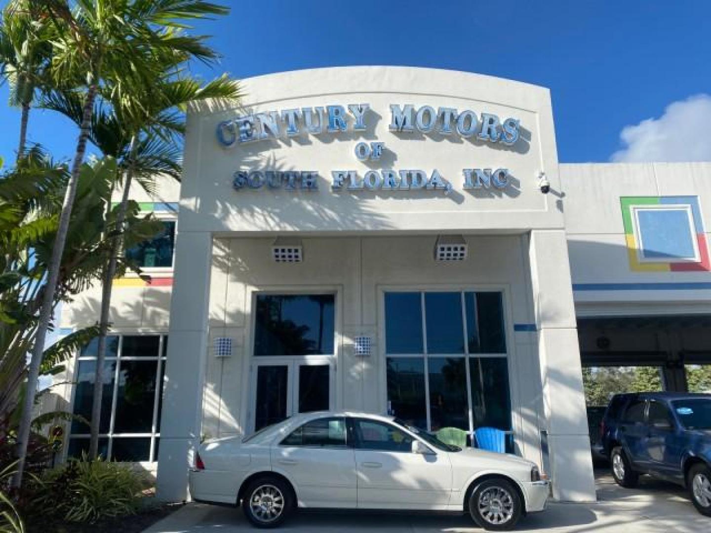 2004 Ceramic White Tri-Coat /Dark Stone/Med Lt Stone Lincoln LS LOW MILES 43,468 1 OWNER (1LNHM86S54Y) with an 3.0L DOHC SMPI 24-Valve V6 Engine engine, Automatic transmission, located at 4701 North Dixie Hwy, Pompano Beach, FL, 33064, (954) 422-2889, 26.240938, -80.123474 - OUR WEBPAGE FLORIDACARS1.COM HAS OVER 100 PHOTOS AND FREE CARFAX LINK 2004 LINCOLN LS LUXURY 1 OWNER VIN: 1LNHM86S54Y643526 1 L N H M 8 6 S 5 4 Y 6 4 3 5 2 6 SEDAN 4 DR 3.0L V6 F DOHC GASOLINE 26 MPG REAR WHEEL DRIVE Features ABS Brakes Air Conditioning Alloy Wheels AM/FM Stereo Automatic Transmissi - Photo#0