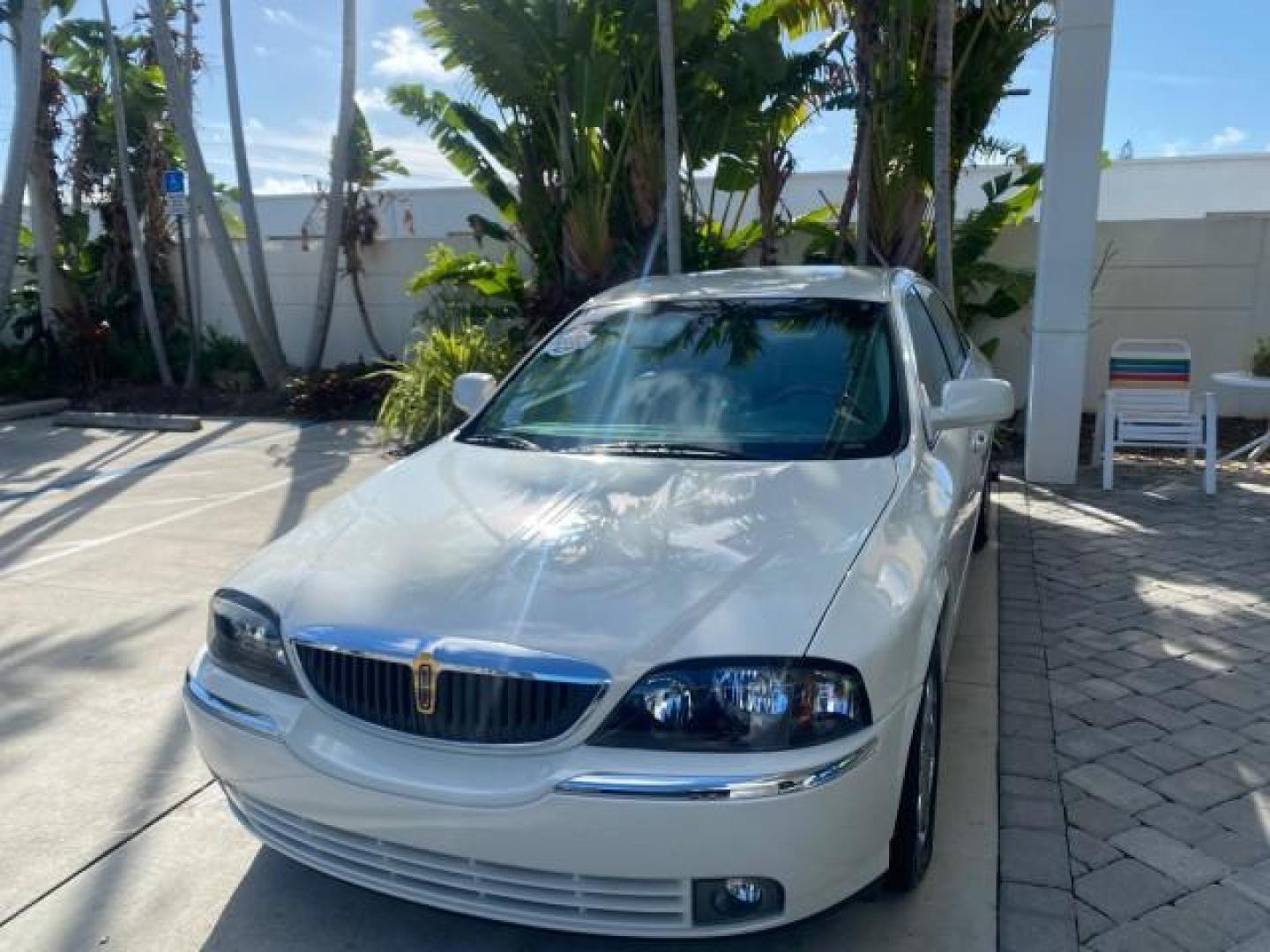 2004 Ceramic White Tri-Coat /Dark Stone/Med Lt Stone Lincoln LS LOW MILES 43,468 1 OWNER (1LNHM86S54Y) with an 3.0L DOHC SMPI 24-Valve V6 Engine engine, Automatic transmission, located at 4701 North Dixie Hwy, Pompano Beach, FL, 33064, (954) 422-2889, 26.240938, -80.123474 - OUR WEBPAGE FLORIDACARS1.COM HAS OVER 100 PHOTOS AND FREE CARFAX LINK 2004 LINCOLN LS LUXURY 1 OWNER VIN: 1LNHM86S54Y643526 1 L N H M 8 6 S 5 4 Y 6 4 3 5 2 6 SEDAN 4 DR 3.0L V6 F DOHC GASOLINE 26 MPG REAR WHEEL DRIVE Features ABS Brakes Air Conditioning Alloy Wheels AM/FM Stereo Automatic Transmissi - Photo#3