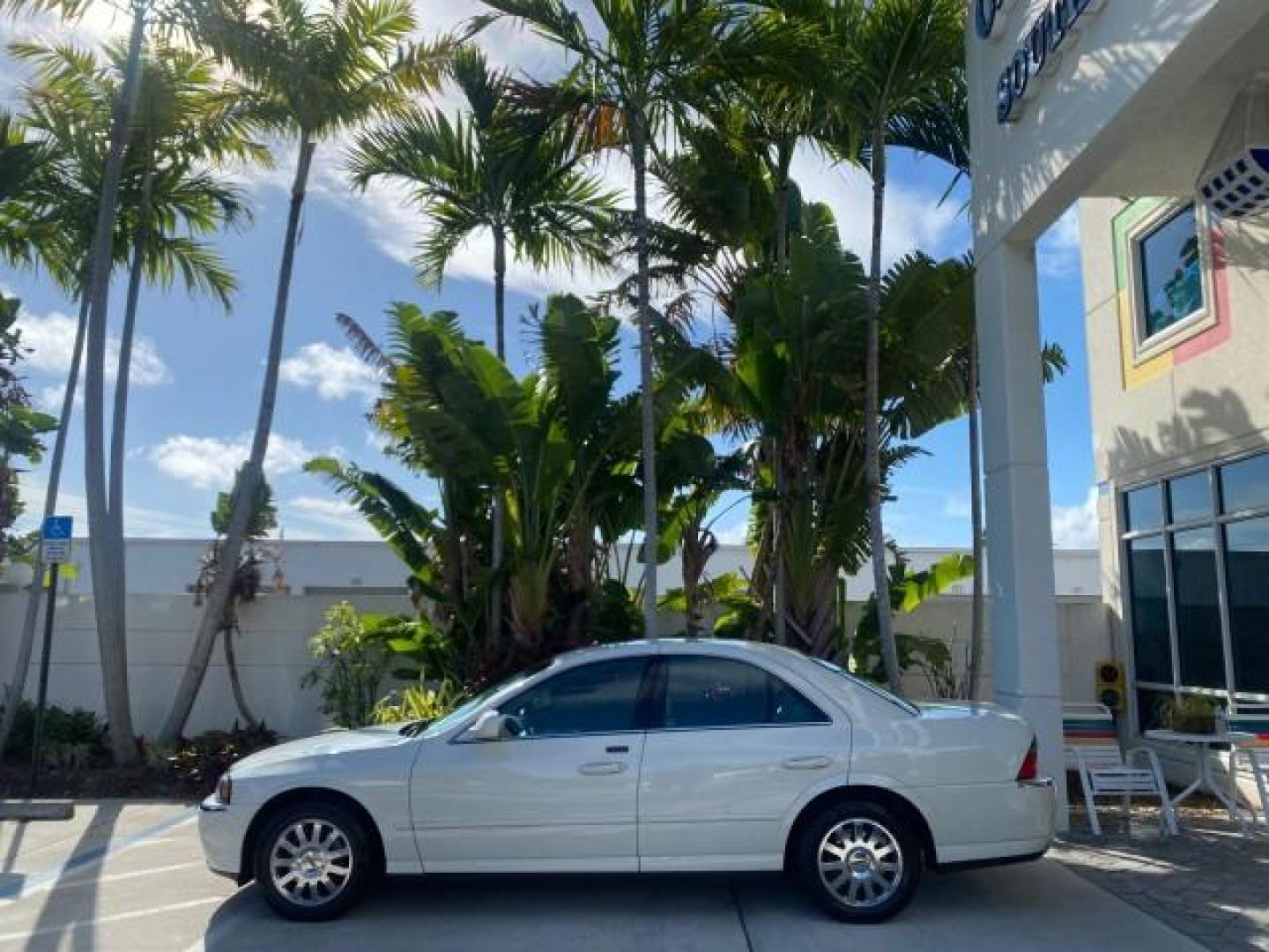 2004 Ceramic White Tri-Coat /Dark Stone/Med Lt Stone Lincoln LS LOW MILES 43,468 1 OWNER (1LNHM86S54Y) with an 3.0L DOHC SMPI 24-Valve V6 Engine engine, Automatic transmission, located at 4701 North Dixie Hwy, Pompano Beach, FL, 33064, (954) 422-2889, 26.240938, -80.123474 - OUR WEBPAGE FLORIDACARS1.COM HAS OVER 100 PHOTOS AND FREE CARFAX LINK 2004 LINCOLN LS LUXURY 1 OWNER VIN: 1LNHM86S54Y643526 1 L N H M 8 6 S 5 4 Y 6 4 3 5 2 6 SEDAN 4 DR 3.0L V6 F DOHC GASOLINE 26 MPG REAR WHEEL DRIVE Features ABS Brakes Air Conditioning Alloy Wheels AM/FM Stereo Automatic Transmissi - Photo#4