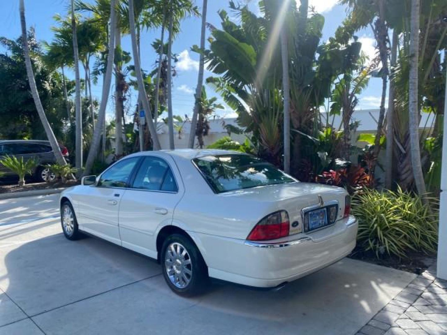 2004 Ceramic White Tri-Coat /Dark Stone/Med Lt Stone Lincoln LS LOW MILES 43,468 1 OWNER (1LNHM86S54Y) with an 3.0L DOHC SMPI 24-Valve V6 Engine engine, Automatic transmission, located at 4701 North Dixie Hwy, Pompano Beach, FL, 33064, (954) 422-2889, 26.240938, -80.123474 - OUR WEBPAGE FLORIDACARS1.COM HAS OVER 100 PHOTOS AND FREE CARFAX LINK 2004 LINCOLN LS LUXURY 1 OWNER VIN: 1LNHM86S54Y643526 1 L N H M 8 6 S 5 4 Y 6 4 3 5 2 6 SEDAN 4 DR 3.0L V6 F DOHC GASOLINE 26 MPG REAR WHEEL DRIVE Features ABS Brakes Air Conditioning Alloy Wheels AM/FM Stereo Automatic Transmissi - Photo#5