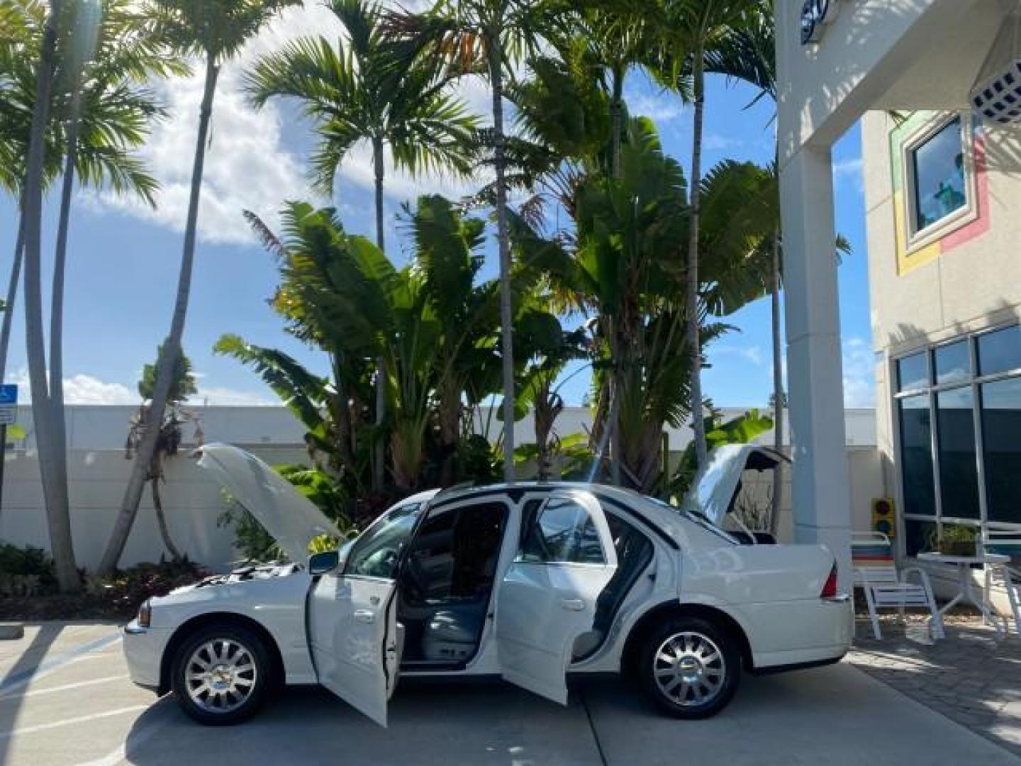 2004 Ceramic White Tri-Coat /Dark Stone/Med Lt Stone Lincoln LS LOW MILES 43,468 1 OWNER (1LNHM86S54Y) with an 3.0L DOHC SMPI 24-Valve V6 Engine engine, Automatic transmission, located at 4701 North Dixie Hwy, Pompano Beach, FL, 33064, (954) 422-2889, 26.240938, -80.123474 - OUR WEBPAGE FLORIDACARS1.COM HAS OVER 100 PHOTOS AND FREE CARFAX LINK 2004 LINCOLN LS LUXURY 1 OWNER VIN: 1LNHM86S54Y643526 1 L N H M 8 6 S 5 4 Y 6 4 3 5 2 6 SEDAN 4 DR 3.0L V6 F DOHC GASOLINE 26 MPG REAR WHEEL DRIVE Features ABS Brakes Air Conditioning Alloy Wheels AM/FM Stereo Automatic Transmissi - Photo#8