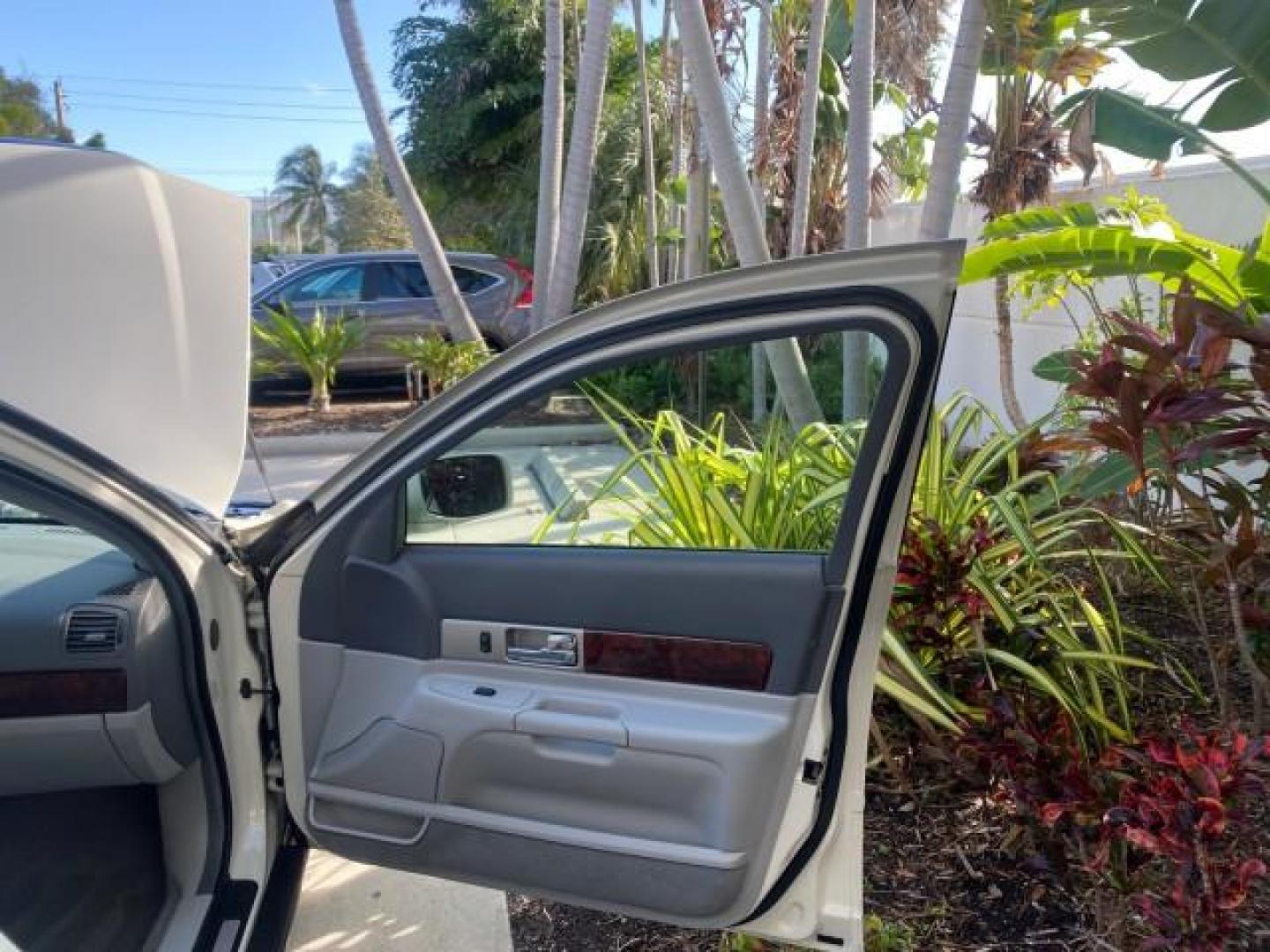 2004 Ceramic White Tri-Coat /Dark Stone/Med Lt Stone Lincoln LS LOW MILES 43,468 1 OWNER (1LNHM86S54Y) with an 3.0L DOHC SMPI 24-Valve V6 Engine engine, Automatic transmission, located at 4701 North Dixie Hwy, Pompano Beach, FL, 33064, (954) 422-2889, 26.240938, -80.123474 - OUR WEBPAGE FLORIDACARS1.COM HAS OVER 100 PHOTOS AND FREE CARFAX LINK 2004 LINCOLN LS LUXURY 1 OWNER VIN: 1LNHM86S54Y643526 1 L N H M 8 6 S 5 4 Y 6 4 3 5 2 6 SEDAN 4 DR 3.0L V6 F DOHC GASOLINE 26 MPG REAR WHEEL DRIVE Features ABS Brakes Air Conditioning Alloy Wheels AM/FM Stereo Automatic Transmissi - Photo#11