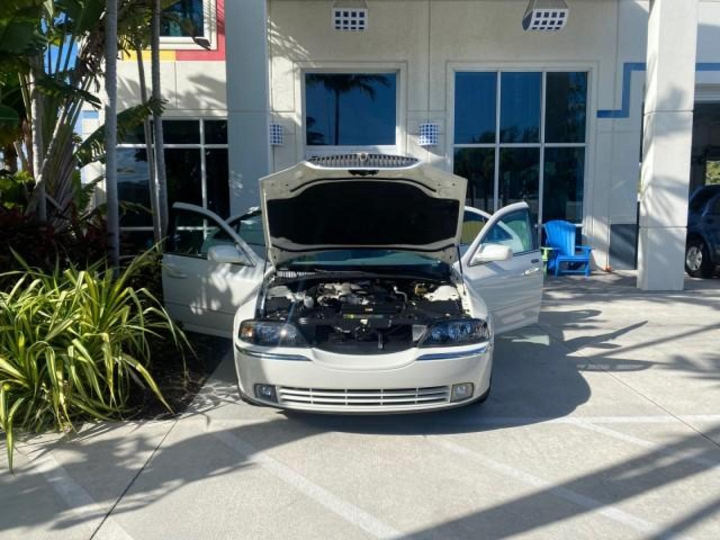 2004 Ceramic White Tri-Coat /Dark Stone/Med Lt Stone Lincoln LS LOW MILES 43,468 1 OWNER (1LNHM86S54Y) with an 3.0L DOHC SMPI 24-Valve V6 Engine engine, Automatic transmission, located at 4701 North Dixie Hwy, Pompano Beach, FL, 33064, (954) 422-2889, 26.240938, -80.123474 - OUR WEBPAGE FLORIDACARS1.COM HAS OVER 100 PHOTOS AND FREE CARFAX LINK 2004 LINCOLN LS LUXURY 1 OWNER VIN: 1LNHM86S54Y643526 1 L N H M 8 6 S 5 4 Y 6 4 3 5 2 6 SEDAN 4 DR 3.0L V6 F DOHC GASOLINE 26 MPG REAR WHEEL DRIVE Features ABS Brakes Air Conditioning Alloy Wheels AM/FM Stereo Automatic Transmissi - Photo#16