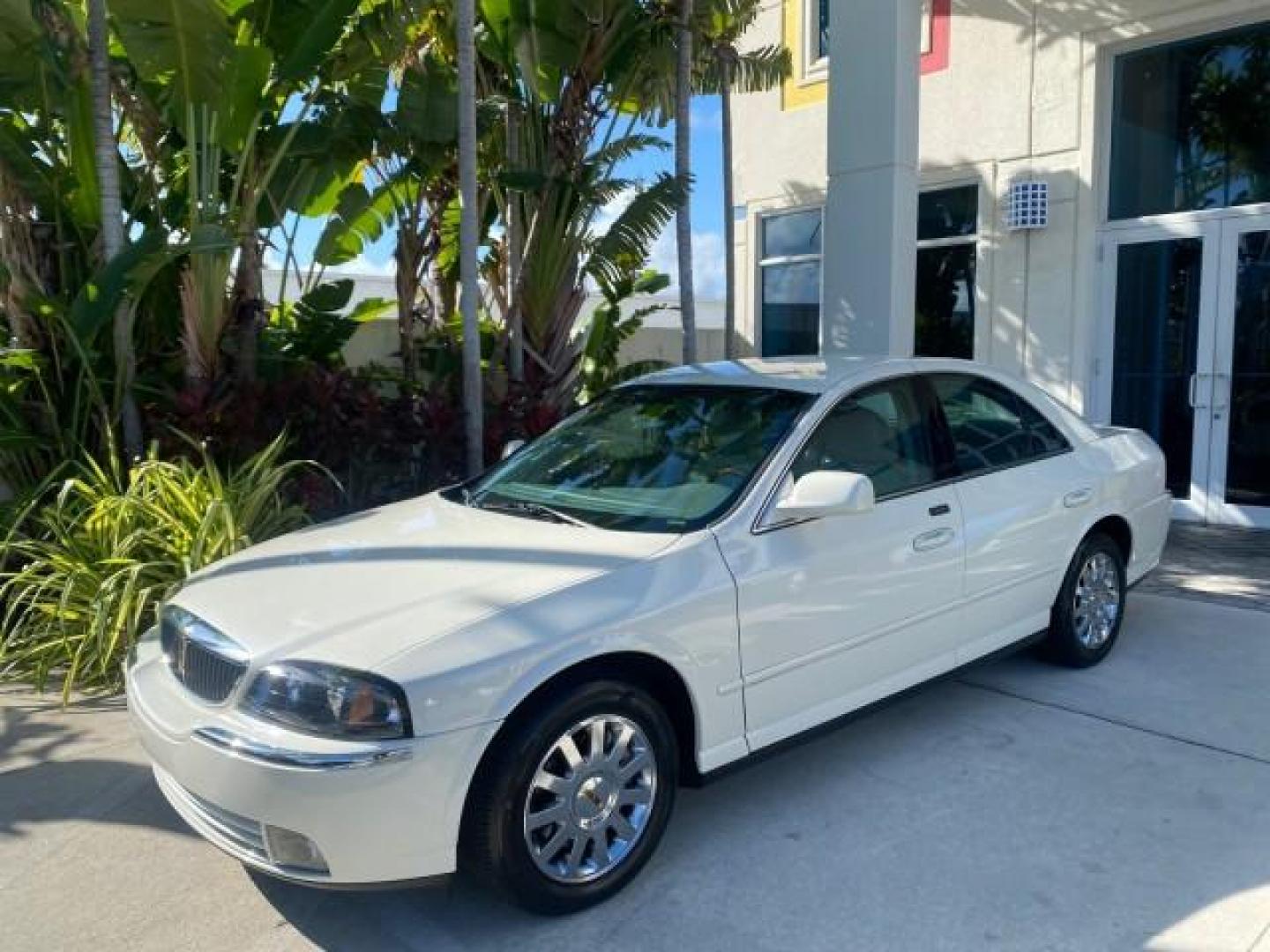 2004 Ceramic White Tri-Coat /Dark Stone/Med Lt Stone Lincoln LS LOW MILES 43,468 1 OWNER (1LNHM86S54Y) with an 3.0L DOHC SMPI 24-Valve V6 Engine engine, Automatic transmission, located at 4701 North Dixie Hwy, Pompano Beach, FL, 33064, (954) 422-2889, 26.240938, -80.123474 - OUR WEBPAGE FLORIDACARS1.COM HAS OVER 100 PHOTOS AND FREE CARFAX LINK 2004 LINCOLN LS LUXURY 1 OWNER VIN: 1LNHM86S54Y643526 1 L N H M 8 6 S 5 4 Y 6 4 3 5 2 6 SEDAN 4 DR 3.0L V6 F DOHC GASOLINE 26 MPG REAR WHEEL DRIVE Features ABS Brakes Air Conditioning Alloy Wheels AM/FM Stereo Automatic Transmissi - Photo#29