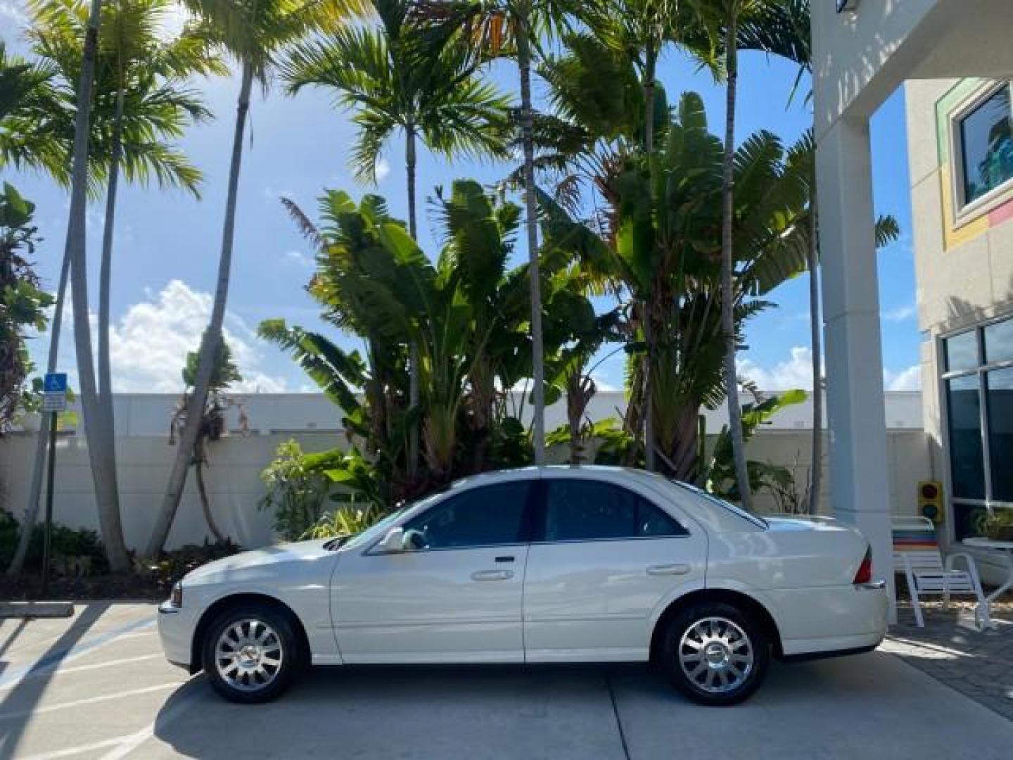 2004 Ceramic White Tri-Coat /Dark Stone/Med Lt Stone Lincoln LS LOW MILES 43,468 1 OWNER (1LNHM86S54Y) with an 3.0L DOHC SMPI 24-Valve V6 Engine engine, Automatic transmission, located at 4701 North Dixie Hwy, Pompano Beach, FL, 33064, (954) 422-2889, 26.240938, -80.123474 - OUR WEBPAGE FLORIDACARS1.COM HAS OVER 100 PHOTOS AND FREE CARFAX LINK 2004 LINCOLN LS LUXURY 1 OWNER VIN: 1LNHM86S54Y643526 1 L N H M 8 6 S 5 4 Y 6 4 3 5 2 6 SEDAN 4 DR 3.0L V6 F DOHC GASOLINE 26 MPG REAR WHEEL DRIVE Features ABS Brakes Air Conditioning Alloy Wheels AM/FM Stereo Automatic Transmissi - Photo#30