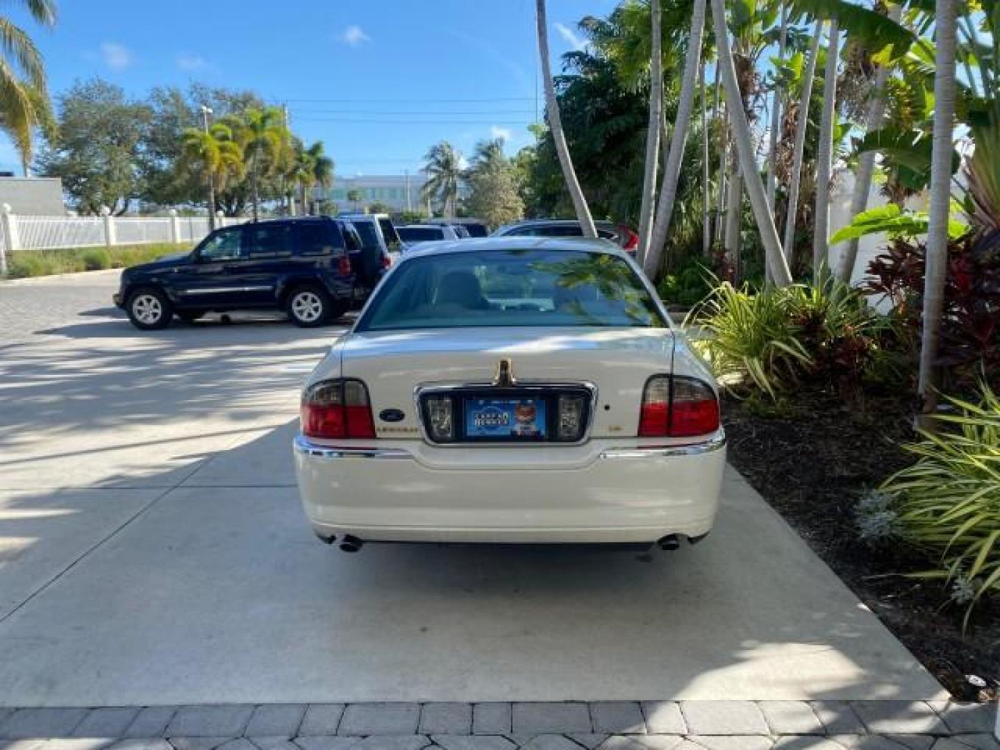 2004 Ceramic White Tri-Coat /Dark Stone/Med Lt Stone Lincoln LS LOW MILES 43,468 1 OWNER (1LNHM86S54Y) with an 3.0L DOHC SMPI 24-Valve V6 Engine engine, Automatic transmission, located at 4701 North Dixie Hwy, Pompano Beach, FL, 33064, (954) 422-2889, 26.240938, -80.123474 - OUR WEBPAGE FLORIDACARS1.COM HAS OVER 100 PHOTOS AND FREE CARFAX LINK 2004 LINCOLN LS LUXURY 1 OWNER VIN: 1LNHM86S54Y643526 1 L N H M 8 6 S 5 4 Y 6 4 3 5 2 6 SEDAN 4 DR 3.0L V6 F DOHC GASOLINE 26 MPG REAR WHEEL DRIVE Features ABS Brakes Air Conditioning Alloy Wheels AM/FM Stereo Automatic Transmissi - Photo#34
