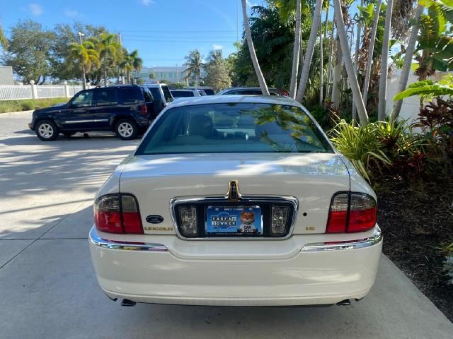 2004 Ceramic White Tri-Coat /Dark Stone/Med Lt Stone Lincoln LS LOW MILES 43,468 1 OWNER (1LNHM86S54Y) with an 3.0L DOHC SMPI 24-Valve V6 Engine engine, Automatic transmission, located at 4701 North Dixie Hwy, Pompano Beach, FL, 33064, (954) 422-2889, 26.240938, -80.123474 - OUR WEBPAGE FLORIDACARS1.COM HAS OVER 100 PHOTOS AND FREE CARFAX LINK 2004 LINCOLN LS LUXURY 1 OWNER VIN: 1LNHM86S54Y643526 1 L N H M 8 6 S 5 4 Y 6 4 3 5 2 6 SEDAN 4 DR 3.0L V6 F DOHC GASOLINE 26 MPG REAR WHEEL DRIVE Features ABS Brakes Air Conditioning Alloy Wheels AM/FM Stereo Automatic Transmissi - Photo#35