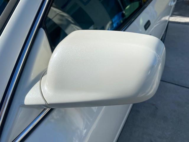 2004 Ceramic White Tri-Coat /Dark Stone/Med Lt Stone Lincoln LS LOW MILES 43,468 1 OWNER (1LNHM86S54Y) with an 3.0L DOHC SMPI 24-Valve V6 Engine engine, Automatic transmission, located at 4701 North Dixie Hwy, Pompano Beach, FL, 33064, (954) 422-2889, 26.240938, -80.123474 - OUR WEBPAGE FLORIDACARS1.COM HAS OVER 100 PHOTOS AND FREE CARFAX LINK 2004 LINCOLN LS LUXURY 1 OWNER VIN: 1LNHM86S54Y643526 1 L N H M 8 6 S 5 4 Y 6 4 3 5 2 6 SEDAN 4 DR 3.0L V6 F DOHC GASOLINE 26 MPG REAR WHEEL DRIVE Features ABS Brakes Air Conditioning Alloy Wheels AM/FM Stereo Automatic Transmissi - Photo#40