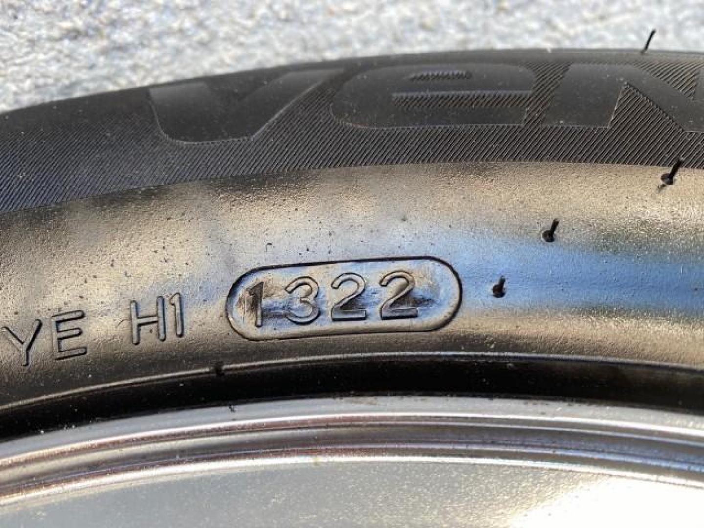 2004 Ceramic White Tri-Coat /Dark Stone/Med Lt Stone Lincoln LS LOW MILES 43,468 1 OWNER (1LNHM86S54Y) with an 3.0L DOHC SMPI 24-Valve V6 Engine engine, Automatic transmission, located at 4701 North Dixie Hwy, Pompano Beach, FL, 33064, (954) 422-2889, 26.240938, -80.123474 - OUR WEBPAGE FLORIDACARS1.COM HAS OVER 100 PHOTOS AND FREE CARFAX LINK 2004 LINCOLN LS LUXURY 1 OWNER VIN: 1LNHM86S54Y643526 1 L N H M 8 6 S 5 4 Y 6 4 3 5 2 6 SEDAN 4 DR 3.0L V6 F DOHC GASOLINE 26 MPG REAR WHEEL DRIVE Features ABS Brakes Air Conditioning Alloy Wheels AM/FM Stereo Automatic Transmissi - Photo#41