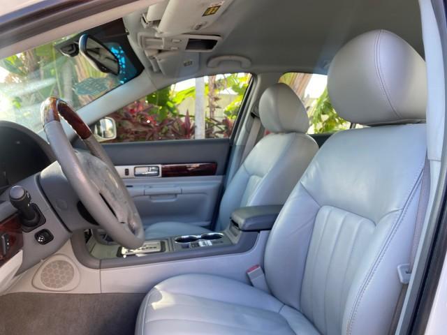 2004 Ceramic White Tri-Coat /Dark Stone/Med Lt Stone Lincoln LS LOW MILES 43,468 1 OWNER (1LNHM86S54Y) with an 3.0L DOHC SMPI 24-Valve V6 Engine engine, Automatic transmission, located at 4701 North Dixie Hwy, Pompano Beach, FL, 33064, (954) 422-2889, 26.240938, -80.123474 - OUR WEBPAGE FLORIDACARS1.COM HAS OVER 100 PHOTOS AND FREE CARFAX LINK 2004 LINCOLN LS LUXURY 1 OWNER VIN: 1LNHM86S54Y643526 1 L N H M 8 6 S 5 4 Y 6 4 3 5 2 6 SEDAN 4 DR 3.0L V6 F DOHC GASOLINE 26 MPG REAR WHEEL DRIVE Features ABS Brakes Air Conditioning Alloy Wheels AM/FM Stereo Automatic Transmissi - Photo#45