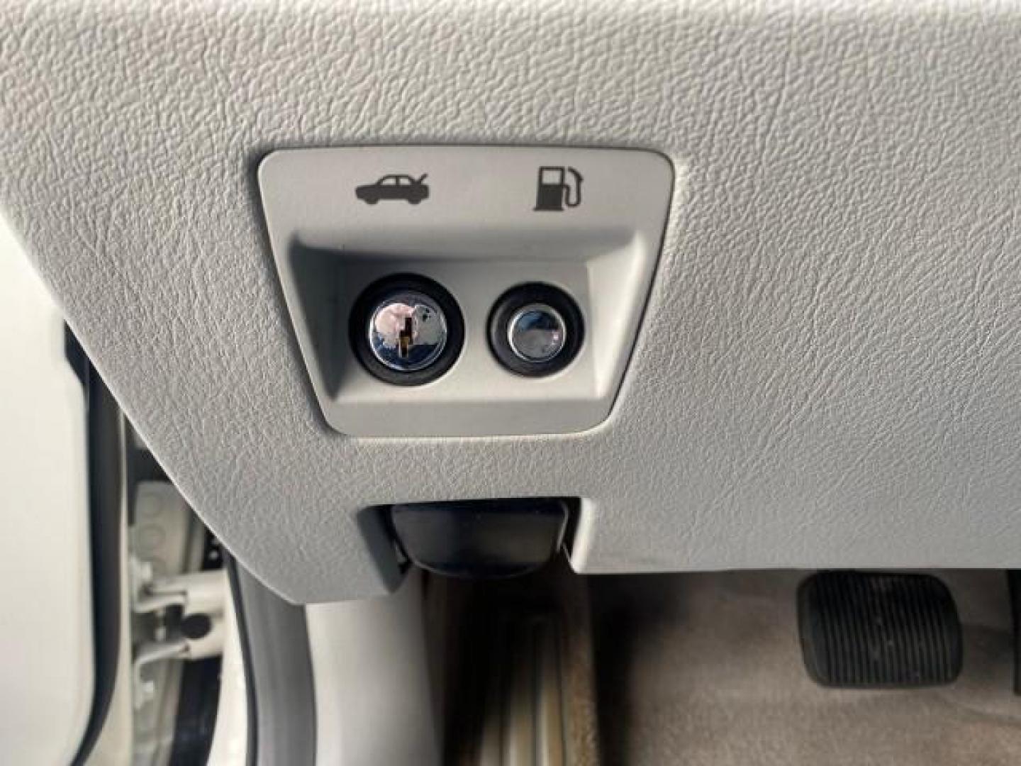 2004 Ceramic White Tri-Coat /Dark Stone/Med Lt Stone Lincoln LS LOW MILES 43,468 1 OWNER (1LNHM86S54Y) with an 3.0L DOHC SMPI 24-Valve V6 Engine engine, Automatic transmission, located at 4701 North Dixie Hwy, Pompano Beach, FL, 33064, (954) 422-2889, 26.240938, -80.123474 - OUR WEBPAGE FLORIDACARS1.COM HAS OVER 100 PHOTOS AND FREE CARFAX LINK 2004 LINCOLN LS LUXURY 1 OWNER VIN: 1LNHM86S54Y643526 1 L N H M 8 6 S 5 4 Y 6 4 3 5 2 6 SEDAN 4 DR 3.0L V6 F DOHC GASOLINE 26 MPG REAR WHEEL DRIVE Features ABS Brakes Air Conditioning Alloy Wheels AM/FM Stereo Automatic Transmissi - Photo#55