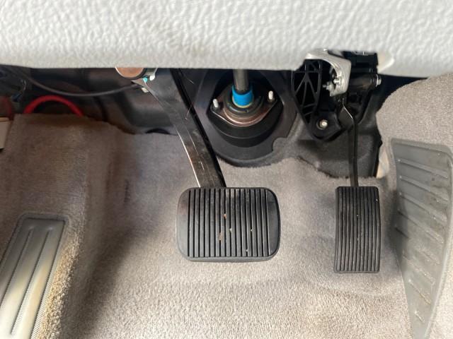 2004 Ceramic White Tri-Coat /Dark Stone/Med Lt Stone Lincoln LS LOW MILES 43,468 1 OWNER (1LNHM86S54Y) with an 3.0L DOHC SMPI 24-Valve V6 Engine engine, Automatic transmission, located at 4701 North Dixie Hwy, Pompano Beach, FL, 33064, (954) 422-2889, 26.240938, -80.123474 - OUR WEBPAGE FLORIDACARS1.COM HAS OVER 100 PHOTOS AND FREE CARFAX LINK 2004 LINCOLN LS LUXURY 1 OWNER VIN: 1LNHM86S54Y643526 1 L N H M 8 6 S 5 4 Y 6 4 3 5 2 6 SEDAN 4 DR 3.0L V6 F DOHC GASOLINE 26 MPG REAR WHEEL DRIVE Features ABS Brakes Air Conditioning Alloy Wheels AM/FM Stereo Automatic Transmissi - Photo#56