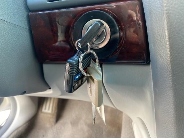 2004 Ceramic White Tri-Coat /Dark Stone/Med Lt Stone Lincoln LS LOW MILES 43,468 1 OWNER (1LNHM86S54Y) with an 3.0L DOHC SMPI 24-Valve V6 Engine engine, Automatic transmission, located at 4701 North Dixie Hwy, Pompano Beach, FL, 33064, (954) 422-2889, 26.240938, -80.123474 - OUR WEBPAGE FLORIDACARS1.COM HAS OVER 100 PHOTOS AND FREE CARFAX LINK 2004 LINCOLN LS LUXURY 1 OWNER VIN: 1LNHM86S54Y643526 1 L N H M 8 6 S 5 4 Y 6 4 3 5 2 6 SEDAN 4 DR 3.0L V6 F DOHC GASOLINE 26 MPG REAR WHEEL DRIVE Features ABS Brakes Air Conditioning Alloy Wheels AM/FM Stereo Automatic Transmissi - Photo#57