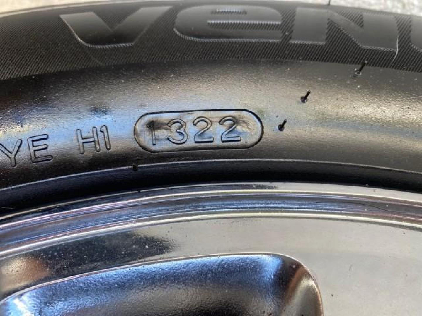 2004 Ceramic White Tri-Coat /Dark Stone/Med Lt Stone Lincoln LS LOW MILES 43,468 1 OWNER (1LNHM86S54Y) with an 3.0L DOHC SMPI 24-Valve V6 Engine engine, Automatic transmission, located at 4701 North Dixie Hwy, Pompano Beach, FL, 33064, (954) 422-2889, 26.240938, -80.123474 - OUR WEBPAGE FLORIDACARS1.COM HAS OVER 100 PHOTOS AND FREE CARFAX LINK 2004 LINCOLN LS LUXURY 1 OWNER VIN: 1LNHM86S54Y643526 1 L N H M 8 6 S 5 4 Y 6 4 3 5 2 6 SEDAN 4 DR 3.0L V6 F DOHC GASOLINE 26 MPG REAR WHEEL DRIVE Features ABS Brakes Air Conditioning Alloy Wheels AM/FM Stereo Automatic Transmissi - Photo#88