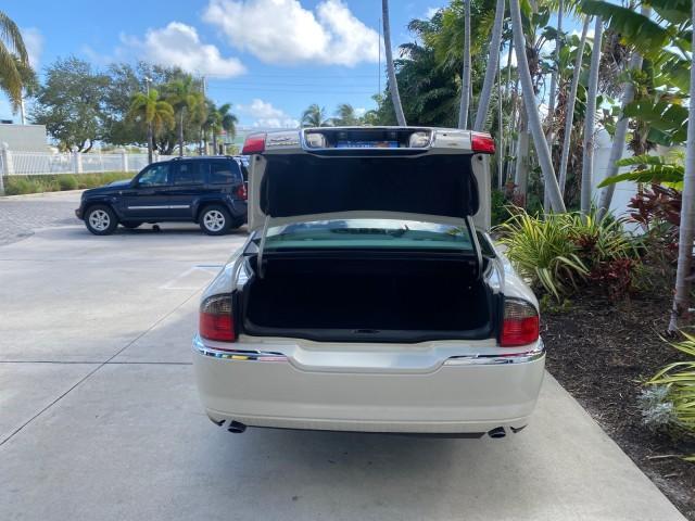 2004 Ceramic White Tri-Coat /Dark Stone/Med Lt Stone Lincoln LS LOW MILES 43,468 1 OWNER (1LNHM86S54Y) with an 3.0L DOHC SMPI 24-Valve V6 Engine engine, Automatic transmission, located at 4701 North Dixie Hwy, Pompano Beach, FL, 33064, (954) 422-2889, 26.240938, -80.123474 - OUR WEBPAGE FLORIDACARS1.COM HAS OVER 100 PHOTOS AND FREE CARFAX LINK 2004 LINCOLN LS LUXURY 1 OWNER VIN: 1LNHM86S54Y643526 1 L N H M 8 6 S 5 4 Y 6 4 3 5 2 6 SEDAN 4 DR 3.0L V6 F DOHC GASOLINE 26 MPG REAR WHEEL DRIVE Features ABS Brakes Air Conditioning Alloy Wheels AM/FM Stereo Automatic Transmissi - Photo#94