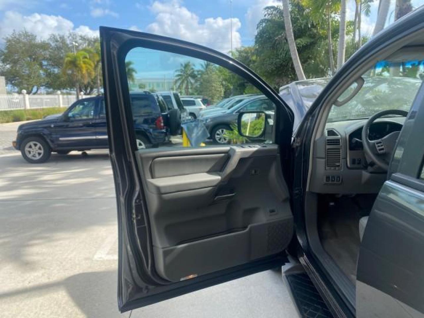 2006 Granite Metallic /Steel/Titanium Nissan Armada SUV 4x4 SE LOW MILES 46,059 1 OWNER (5N1AA08B36N) with an 5.6L DOHC 32-Valve Endurance V8 Engine engine, Automatic transmission, located at 4701 North Dixie Hwy, Pompano Beach, FL, 33064, (954) 422-2889, 26.240938, -80.123474 - OUR WEBPAGE FLORIDACARS1.COM HAS OVER 100 PHOTOS AND FREE CARFAX LINK 2006 NISSAN ARMADA LE LEATHER SUNROOF LOADED TOP OF THE LINE VIN: 5N1AA08B36N727681 5 N 1 A A 0 8 B 3 6 N 7 2 7 6 8 1 4 DOOR WAGON/SPORT UTILITY 5.6L V8 F DOHC 32V GASOLINE 18 MPG REAR WHEEL DRIVE W/ 4X4 Features 4WD/AWD ABS Brake - Photo#9