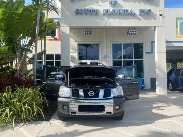 2006 Granite Metallic /Steel/Titanium Nissan Armada 4x4 SE LOW MILES 46,059 1 OWNER (5N1AA08B36N) with an 5.6L DOHC 32-Valve Endurance V8 Engine engine, Automatic transmission, located at 4701 North Dixie Hwy, Pompano Beach, FL, 33064, (954) 422-2889, 26.240938, -80.123474 - OUR WEBPAGE FLORIDACARS1.COM HAS OVER 100 PHOTOS AND FREE CARFAX LINK 2006 NISSAN ARMADA LE LEATHER SUNROOF LOADED TOP OF THE LINE VIN: 5N1AA08B36N727681 5 N 1 A A 0 8 B 3 6 N 7 2 7 6 8 1 4 DOOR WAGON/SPORT UTILITY 5.6L V8 F DOHC 32V GASOLINE 18 MPG REAR WHEEL DRIVE W/ 4X4 Features 4WD/AWD ABS Brake - Photo#16